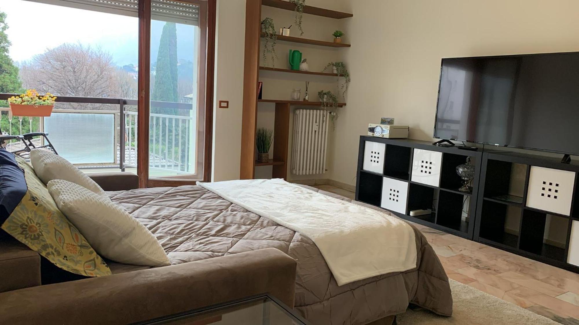 Apartment Big Deluxe Apts Italian Style Lake&terrace