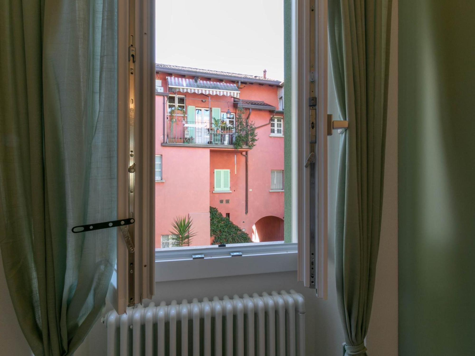 Apartment Mamma Ciccia - Modern In The Historic Centre Mandello del Lario