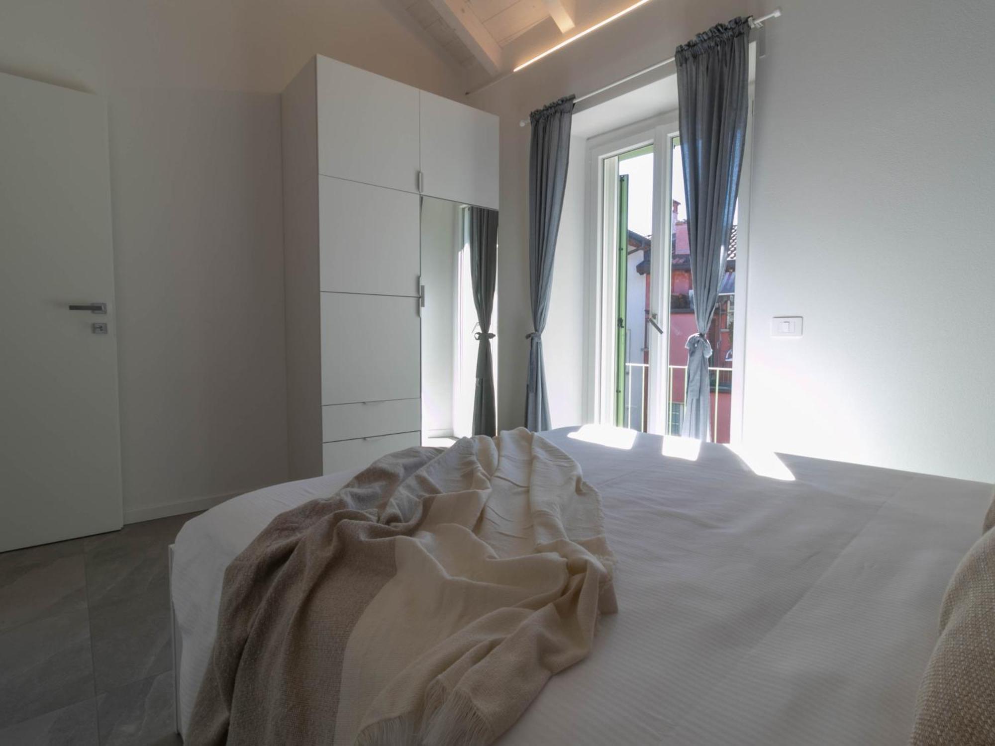 Apartment Mamma Ciccia - Modern In The Historic Centre Mandello del Lario