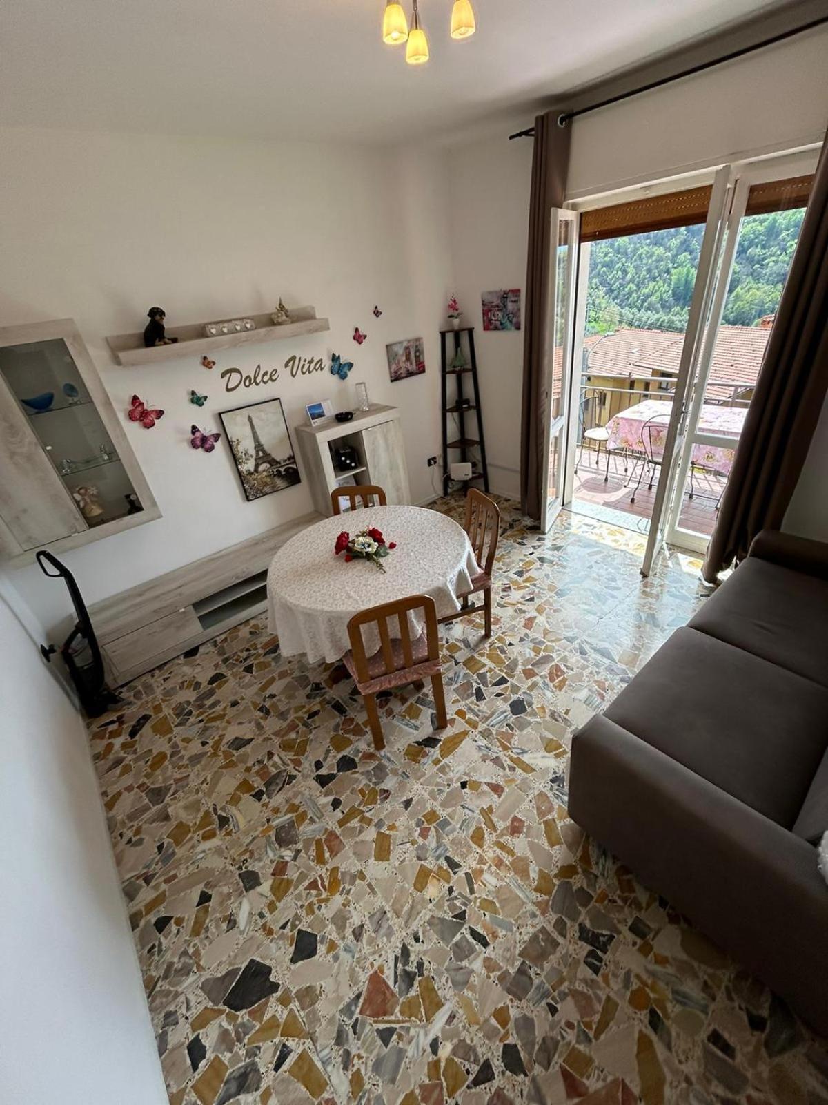 Apartment Dolce - Fantastic View -free Wi-fi & Late Check-out *