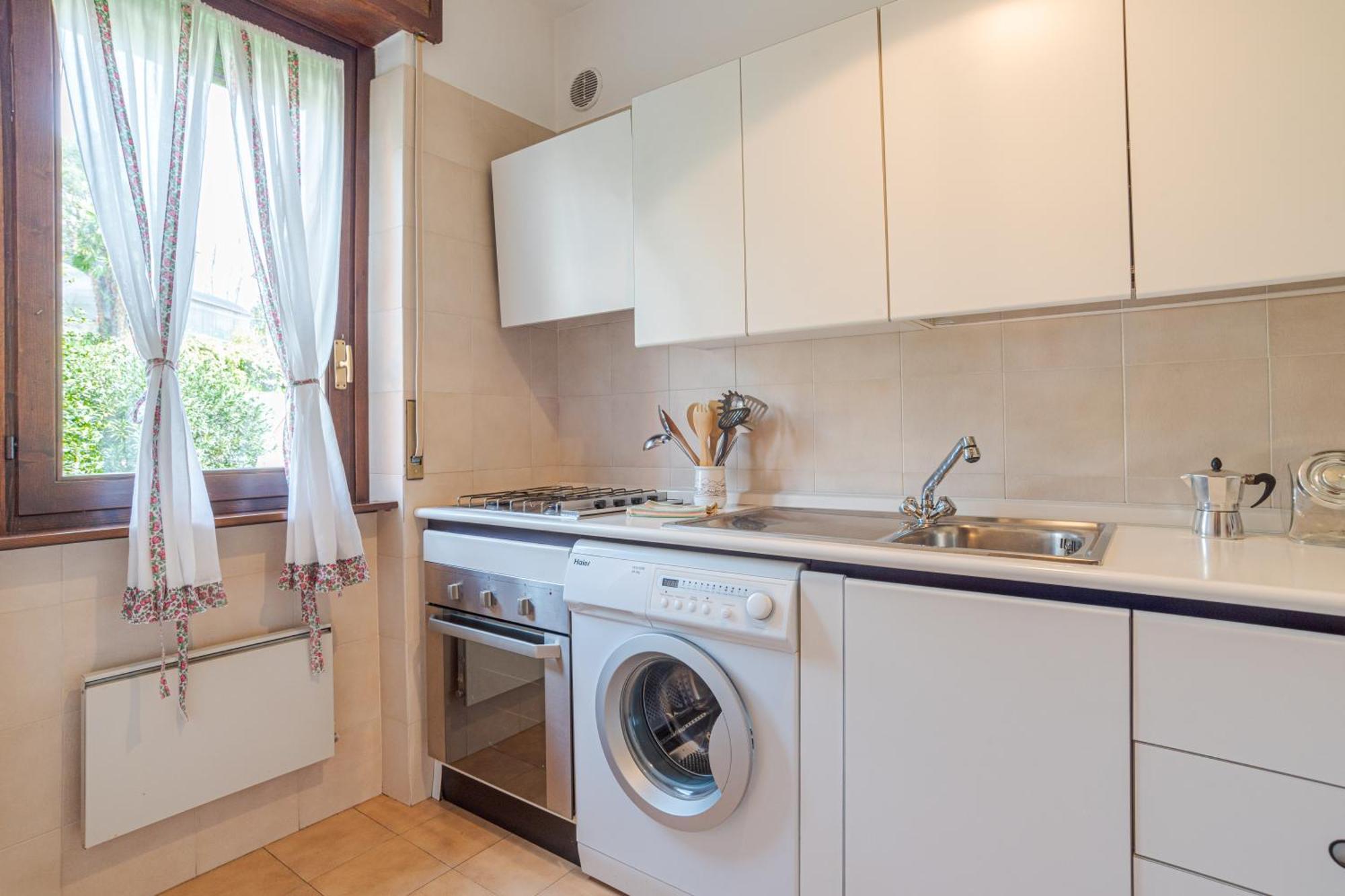 Cozy - W/ Veranda & Private Parking Apartment Menaggio