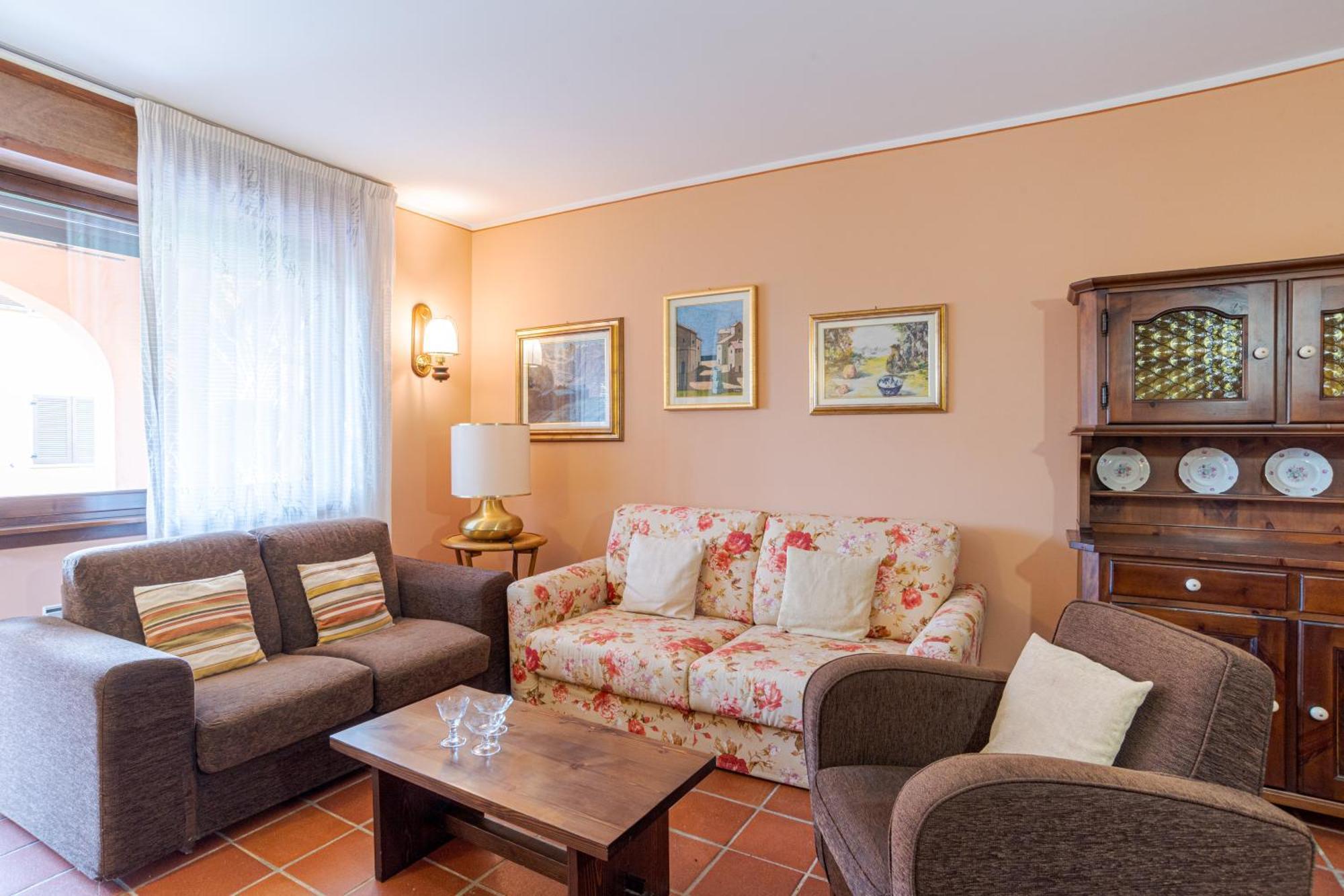 Apartment Cozy - W/ Veranda & Private Parking *