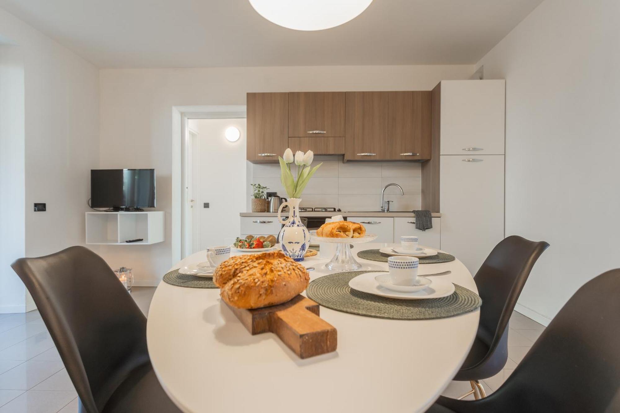 Ponente Balcony & Garden By Rent Apartment