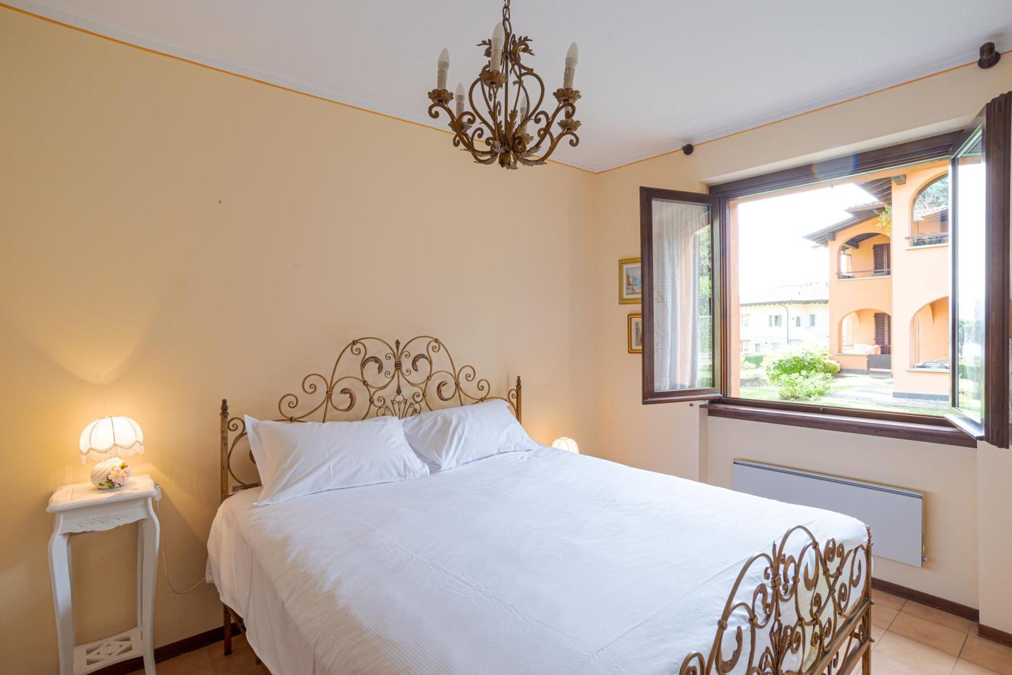 Apartment Cozy - W/ Veranda & Private Parking