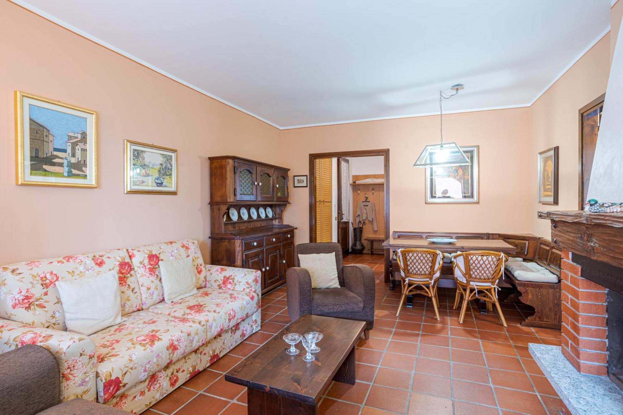 Cozy - W/ Veranda & Private Parking Apartment