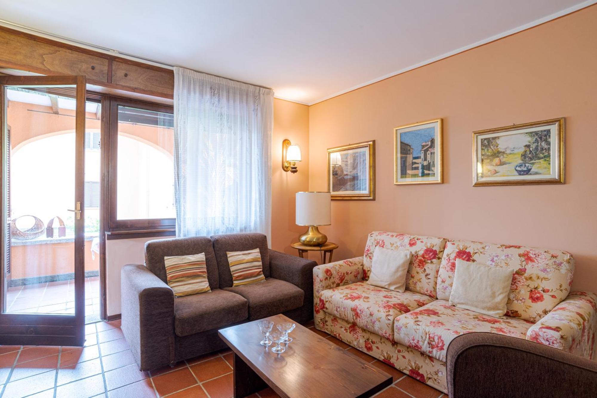 Cozy - W/ Veranda & Private Parking Apartment Menaggio