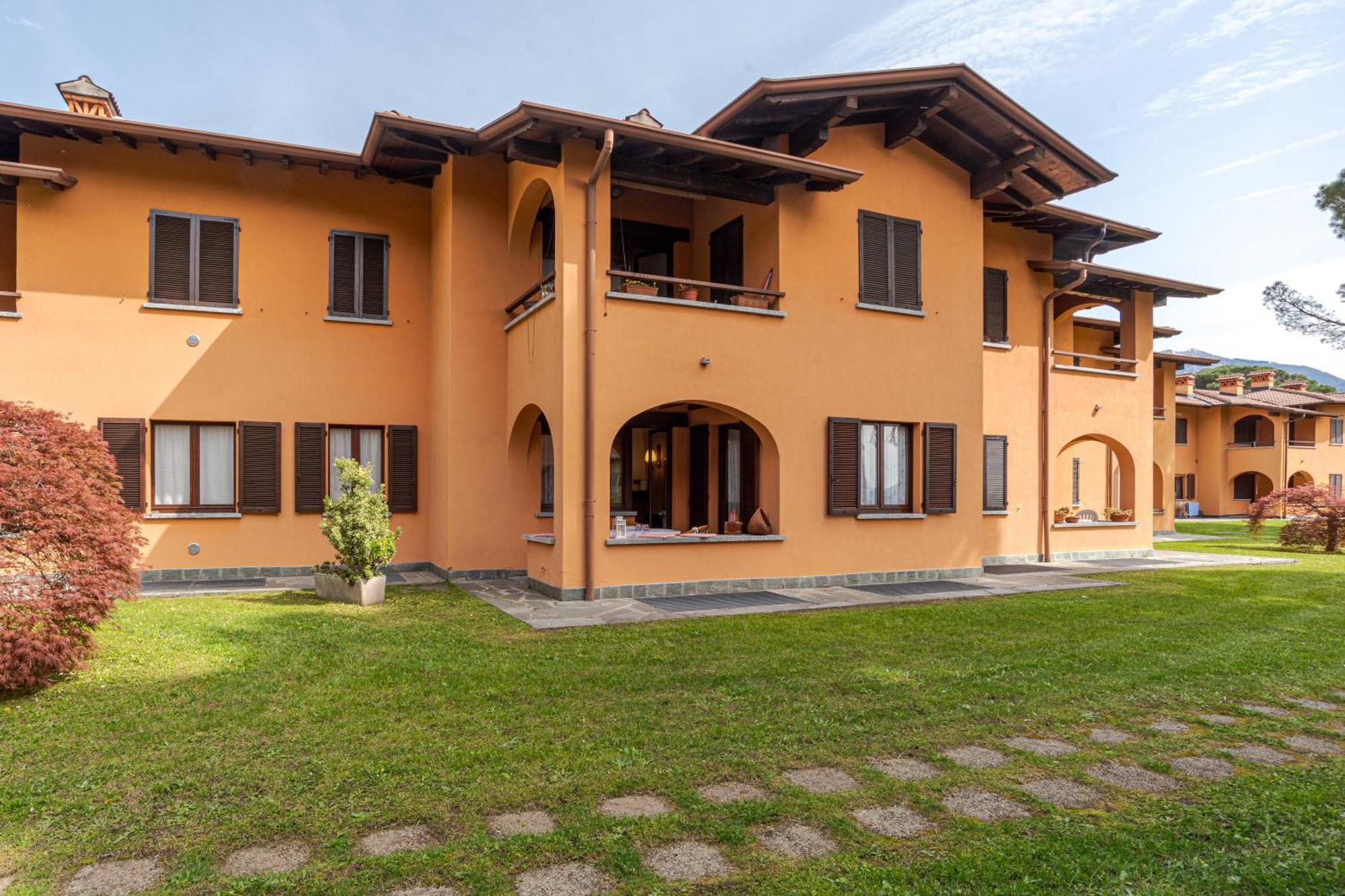 Apartment Cozy - W/ Veranda & Private Parking