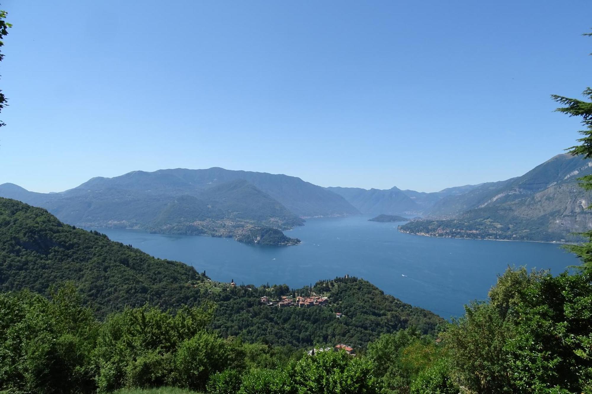 Tre Finestre Sul Perledo