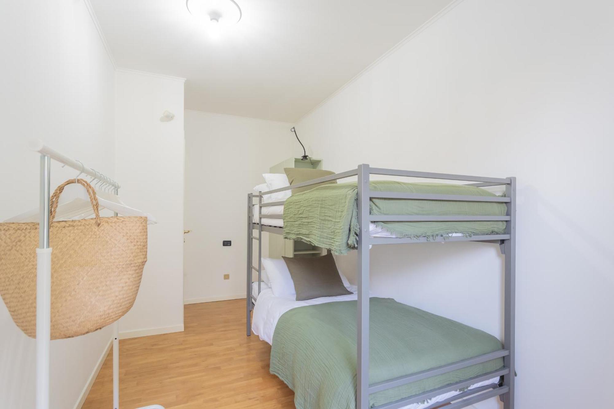 Besana 9 On The - Private Garden & Parking By Rent