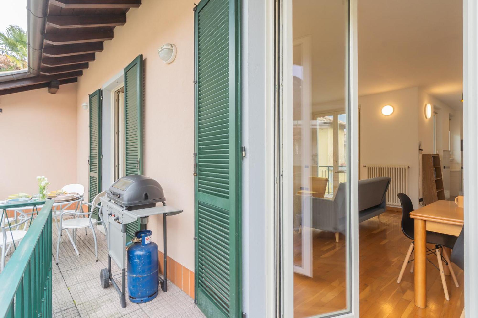 Ponente Balcony & Garden By Rent Apartment *