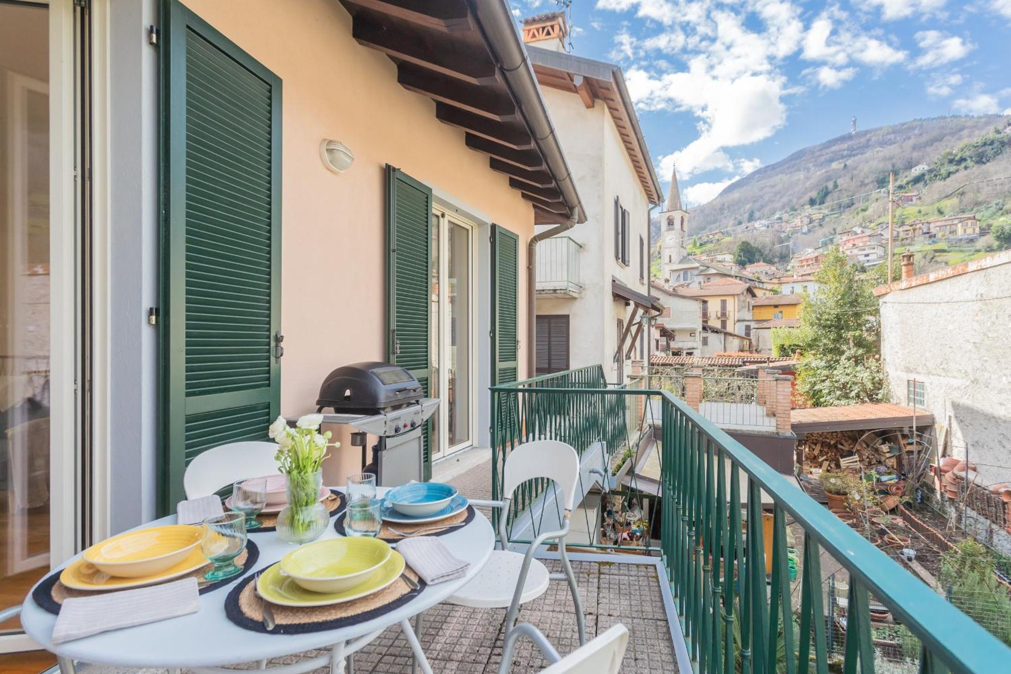 Ponente Balcony & Garden By Rent Apartment