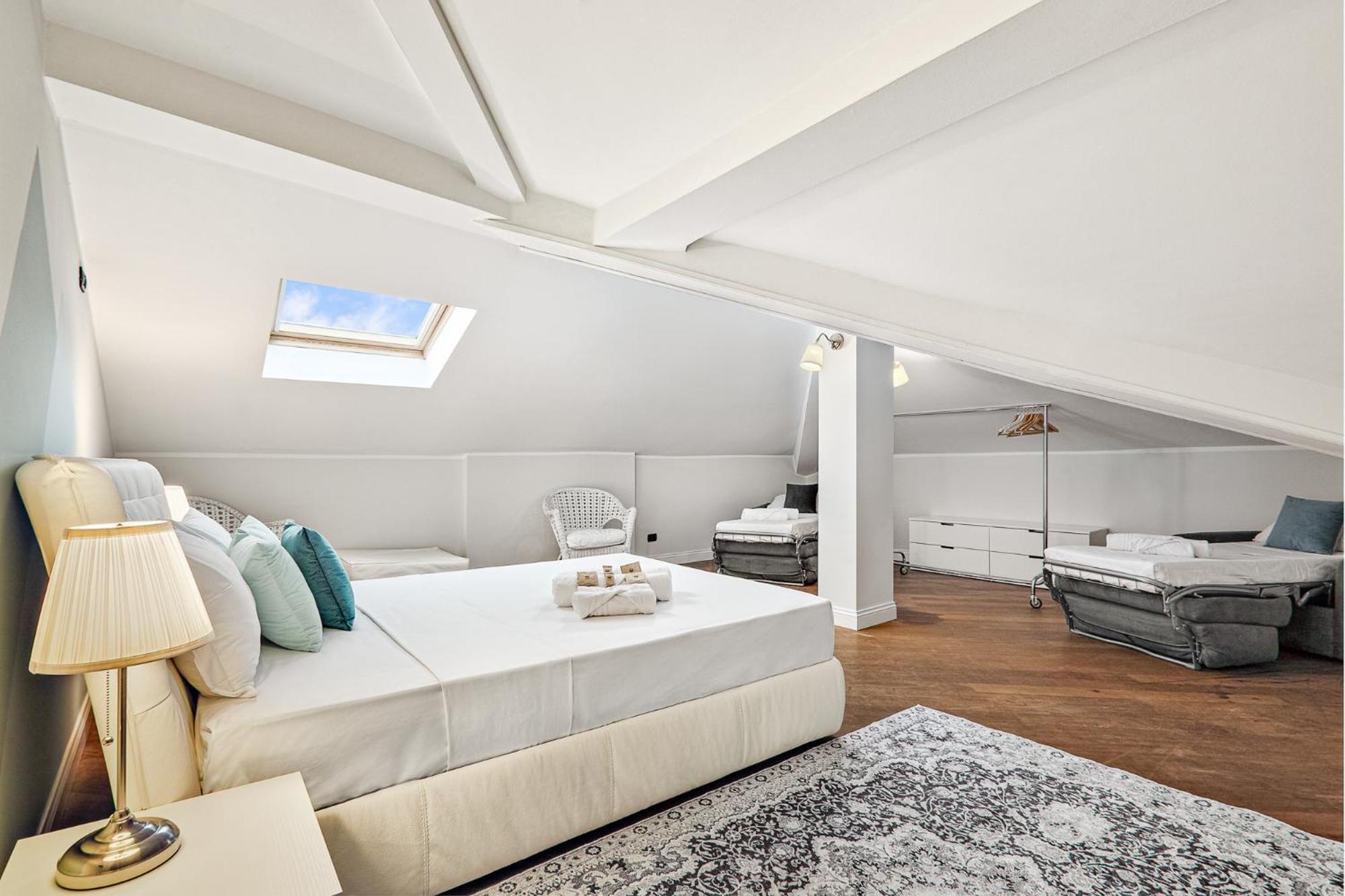 Apartment Attic In Center + Parking *