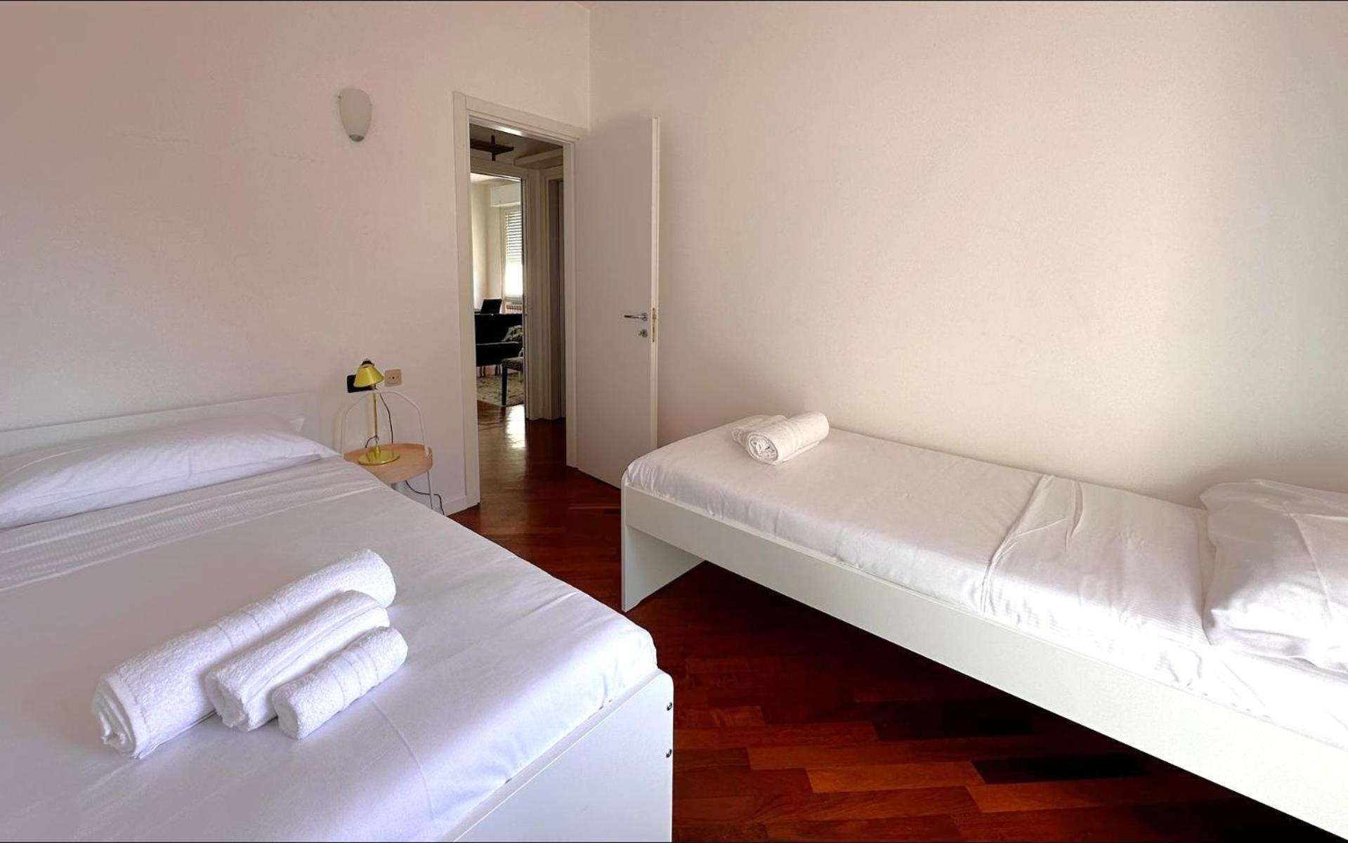 Carate 16 With Balcony & Lake View