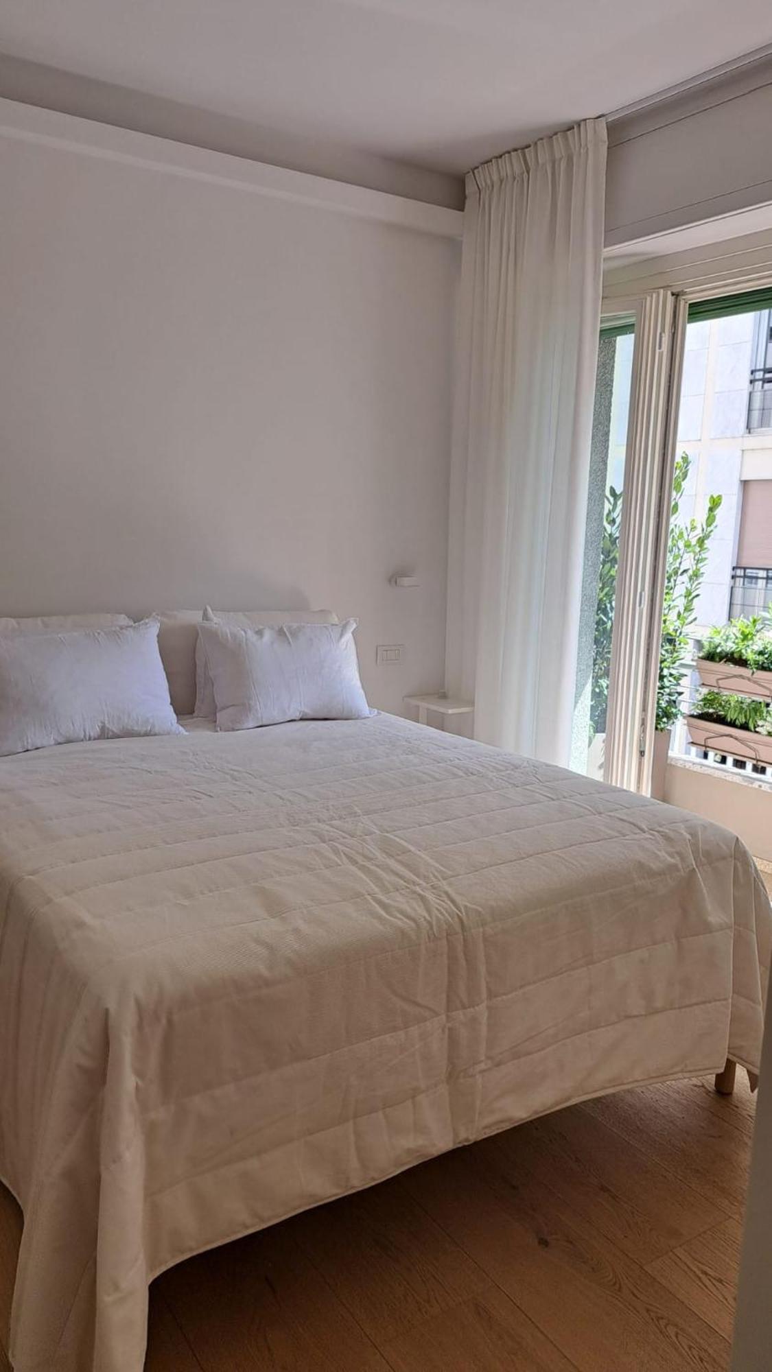 The Window On The Theatre And The Cathedral - Luxury Apartment