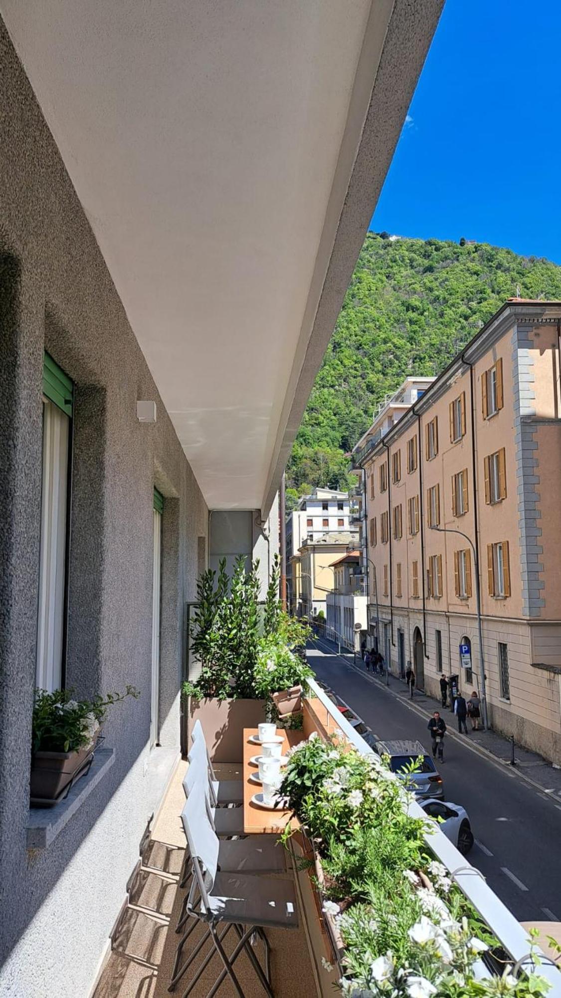 The Window On The Theatre And The Cathedral - Luxury *