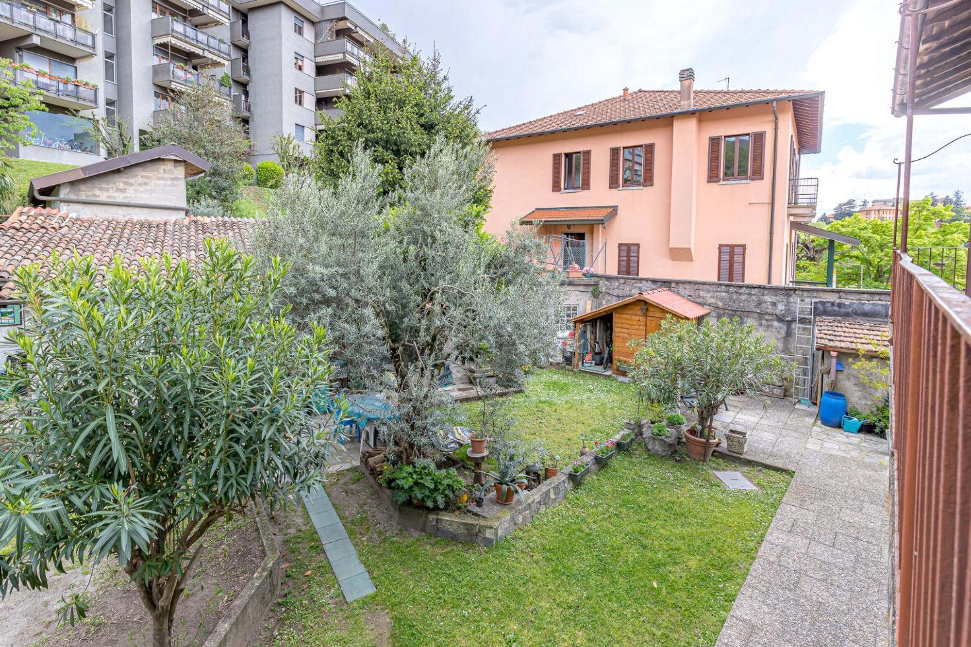 At Home-como Guest house *