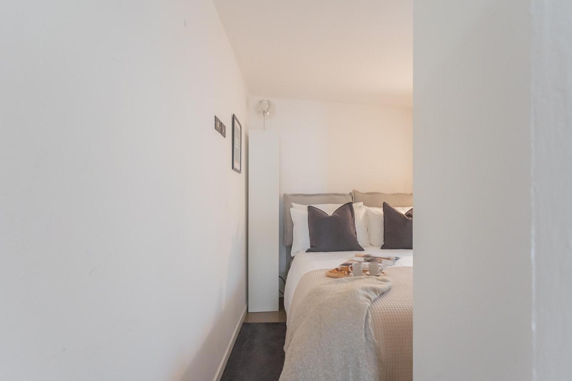 Apartment Pretty In Old Town By Rent Carate Urio