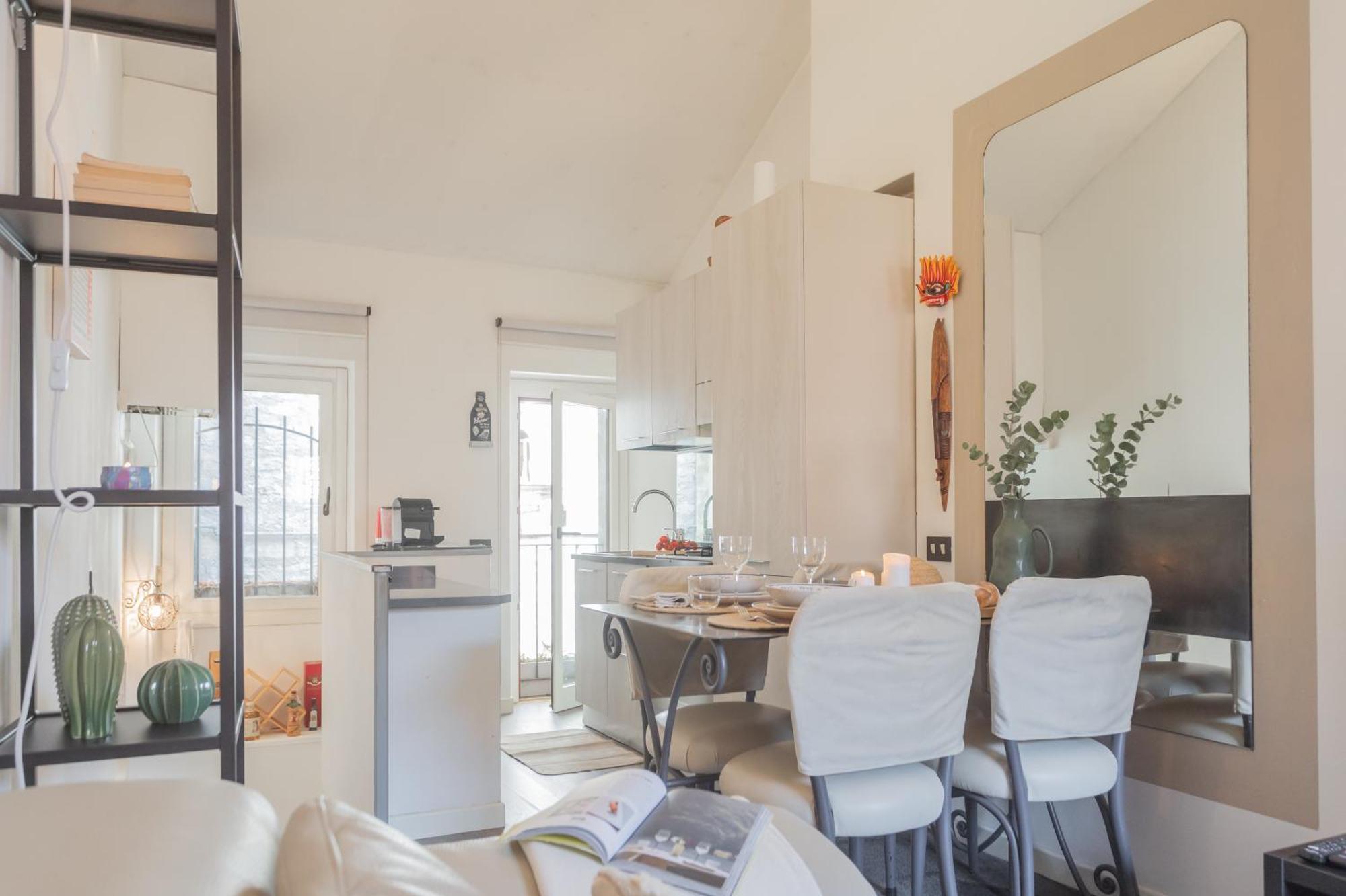 Pretty In Old Town By Rent Apartment Carate Urio