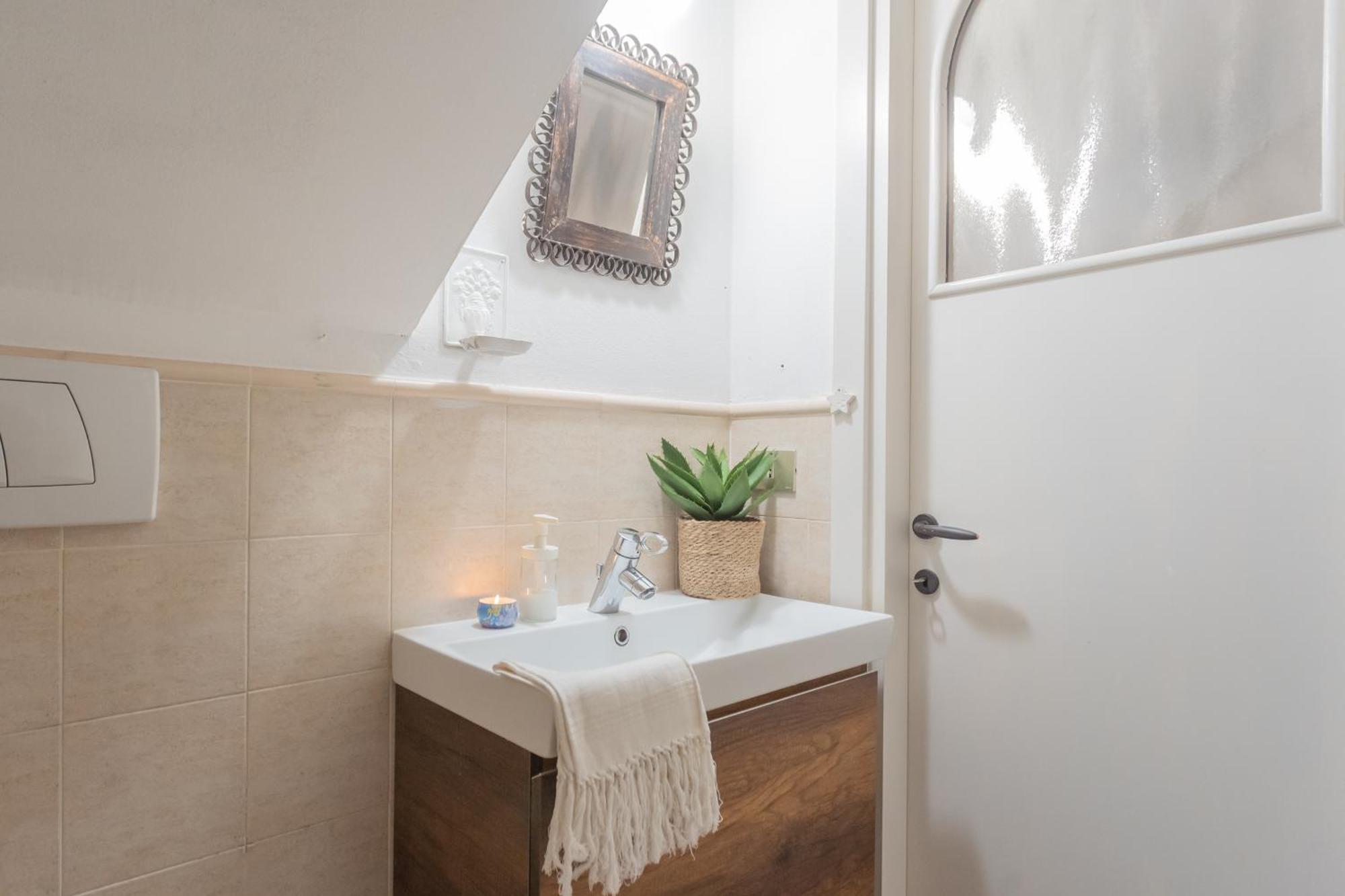 Pretty In Old Town By Rent * Carate Urio