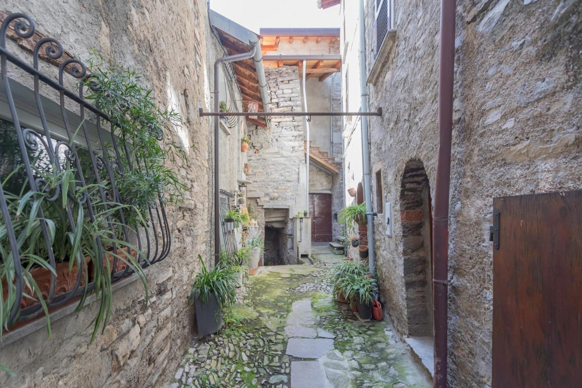 Pretty In Old Town By Rent Apartment *