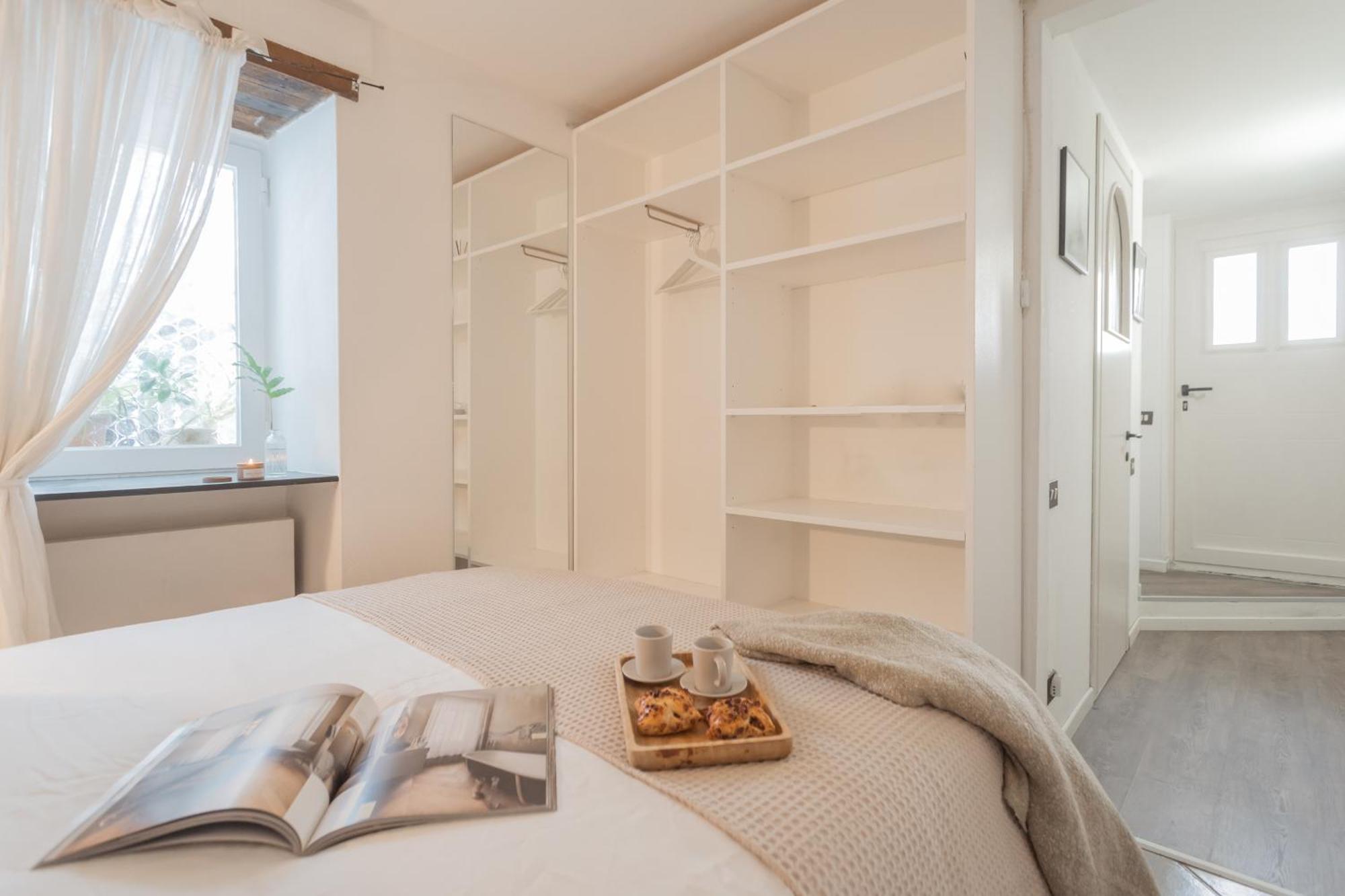 Apartment Pretty In Old Town By Rent Carate Urio