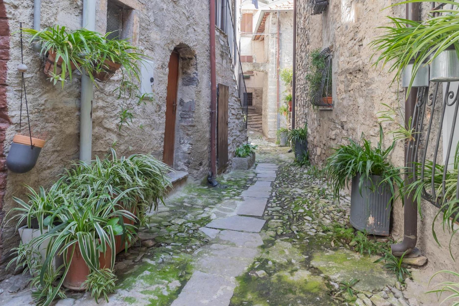 Pretty In Old Town By Rent * Carate Urio