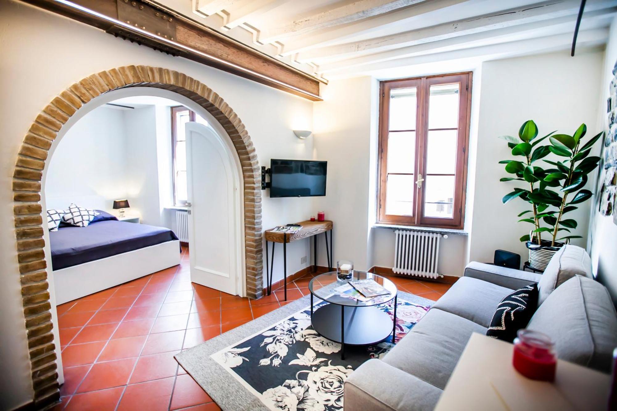 The Goose House * Como
