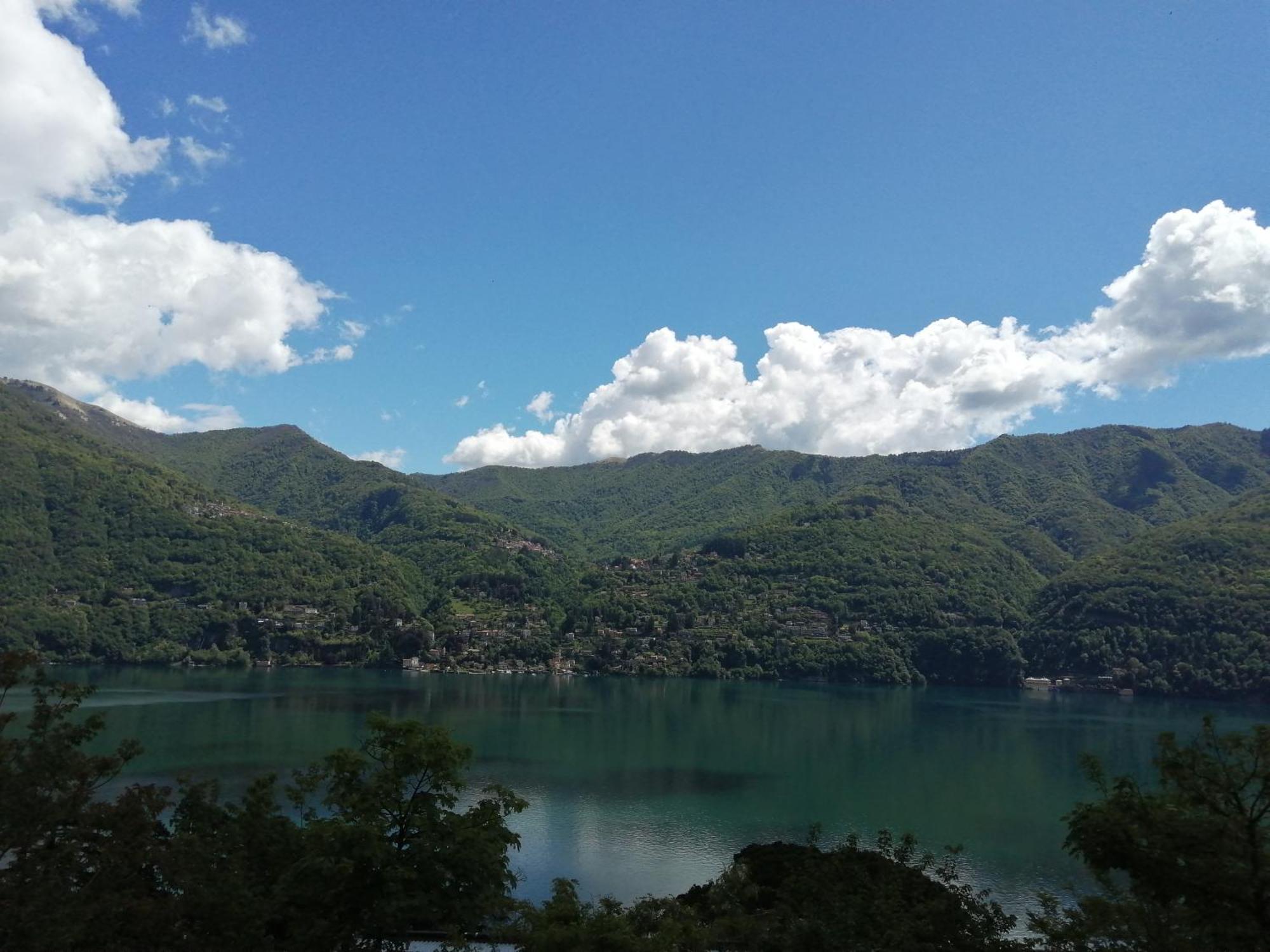 Between Mountains And Holiday home Carate Urio
