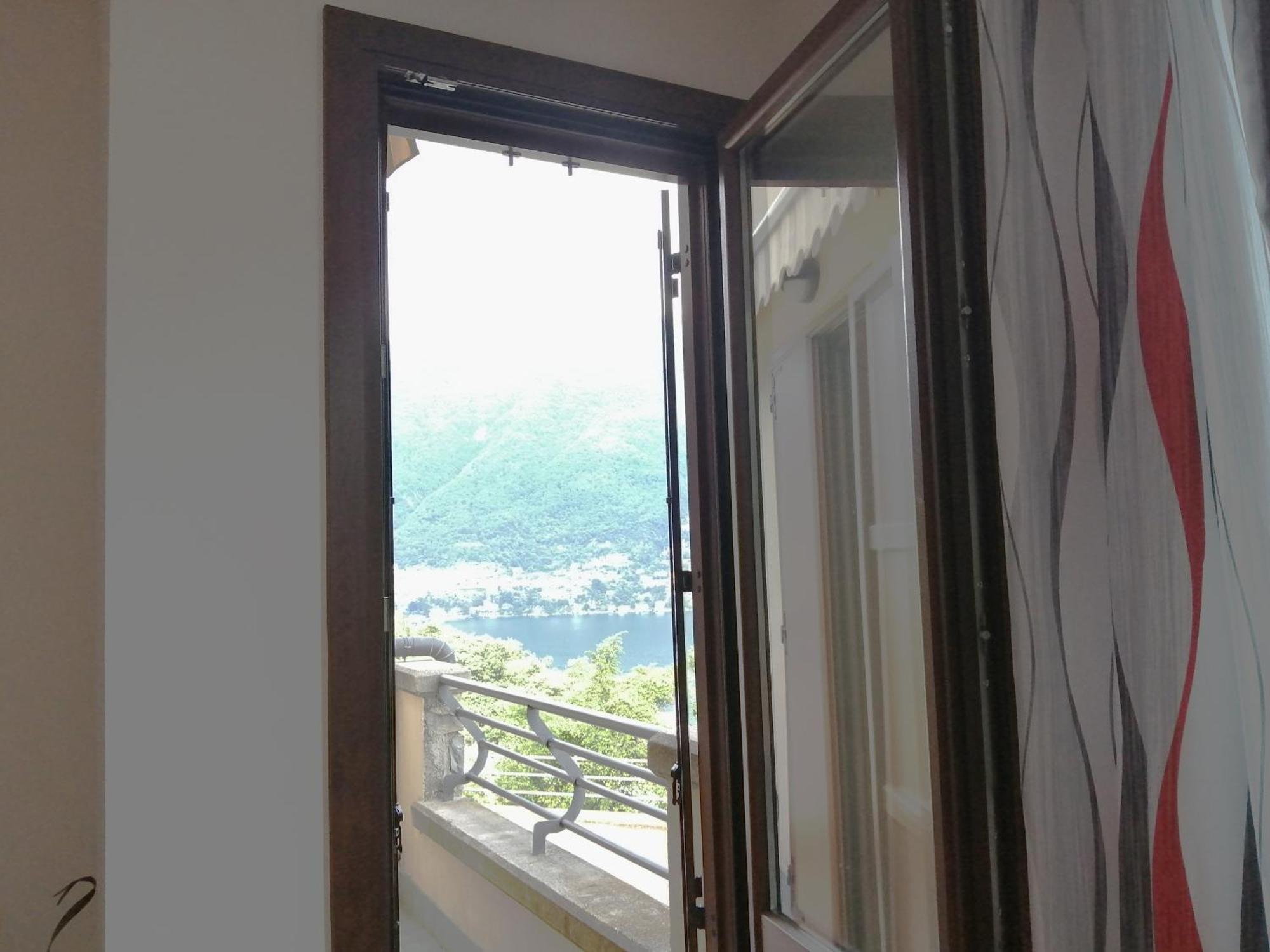 Between Mountains And Holiday home Carate Urio