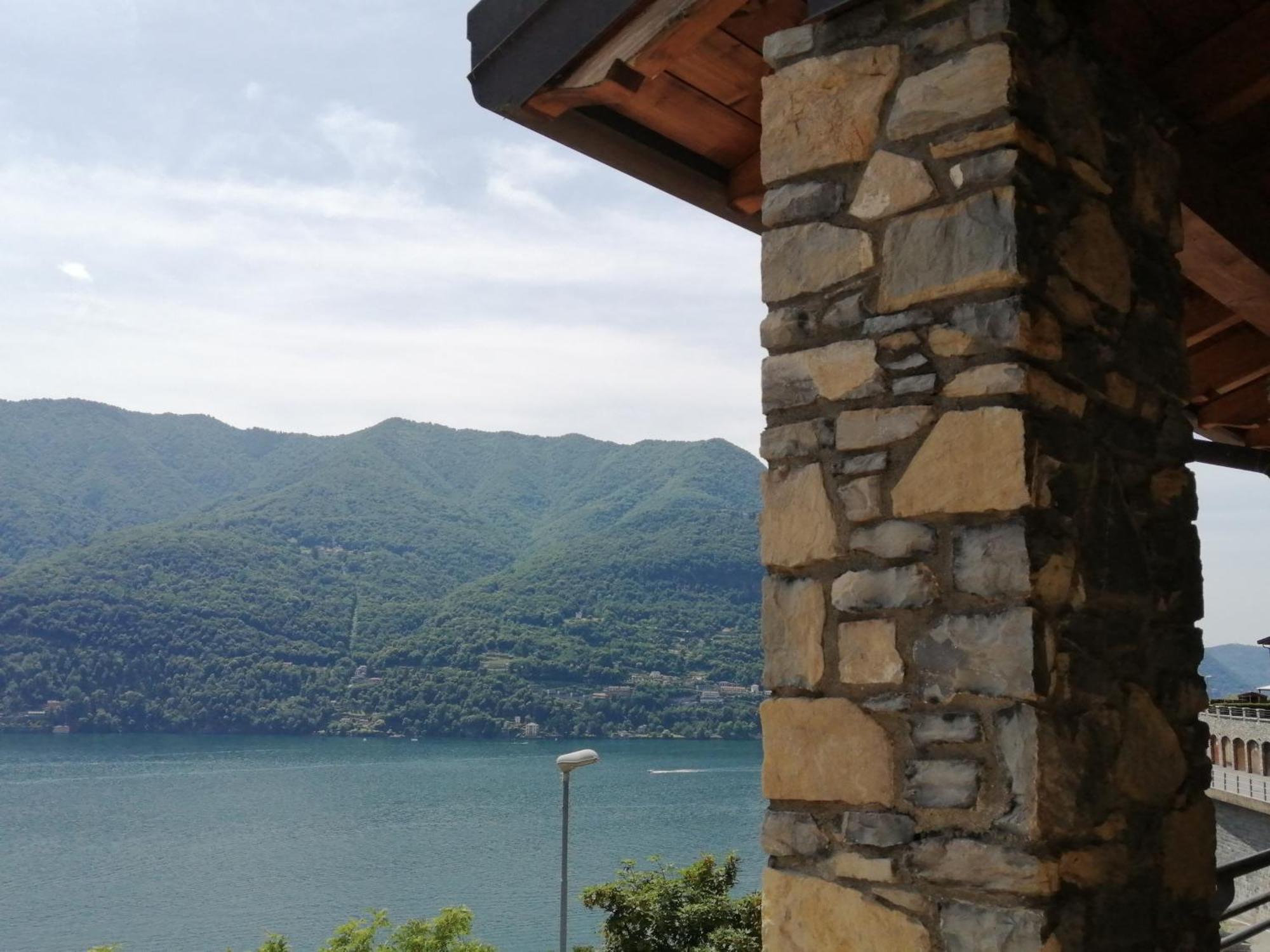Between Mountains And Holiday home Carate Urio