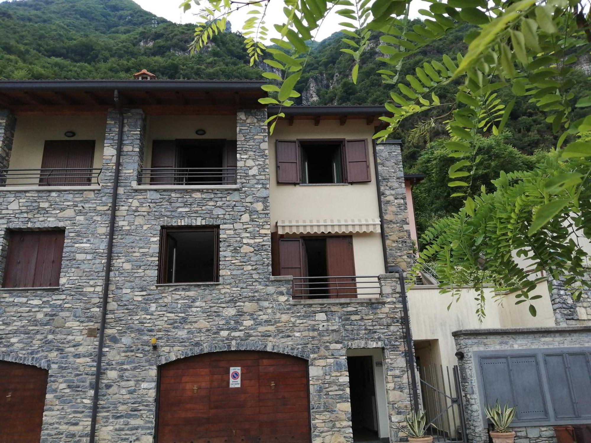 Between Mountains And Holiday home Carate Urio