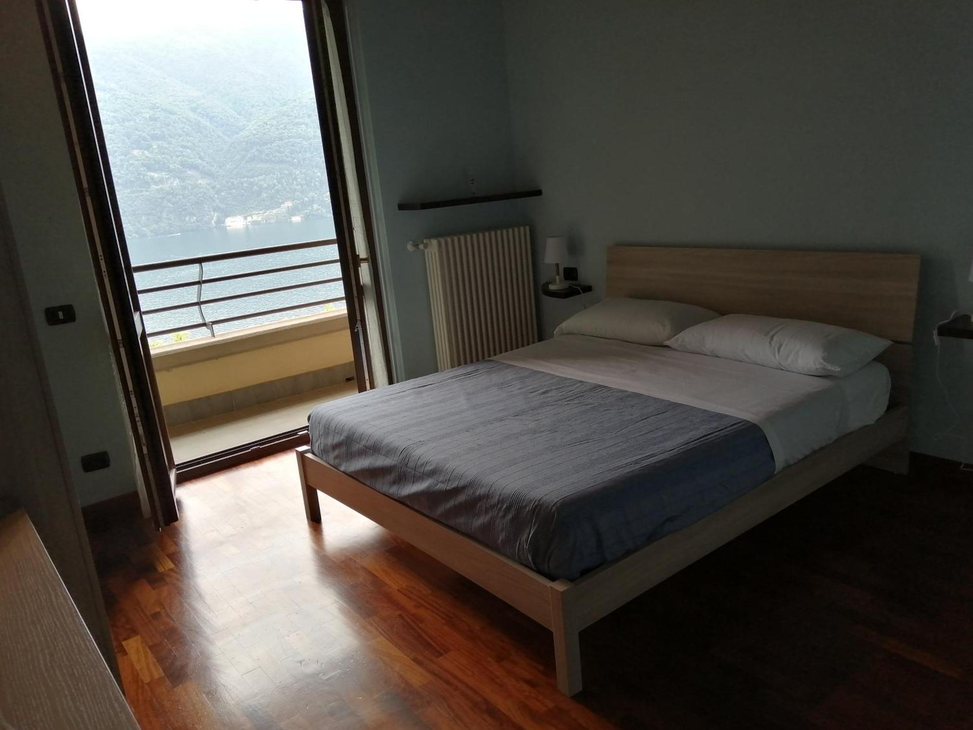 Between Mountains And Holiday home Carate Urio