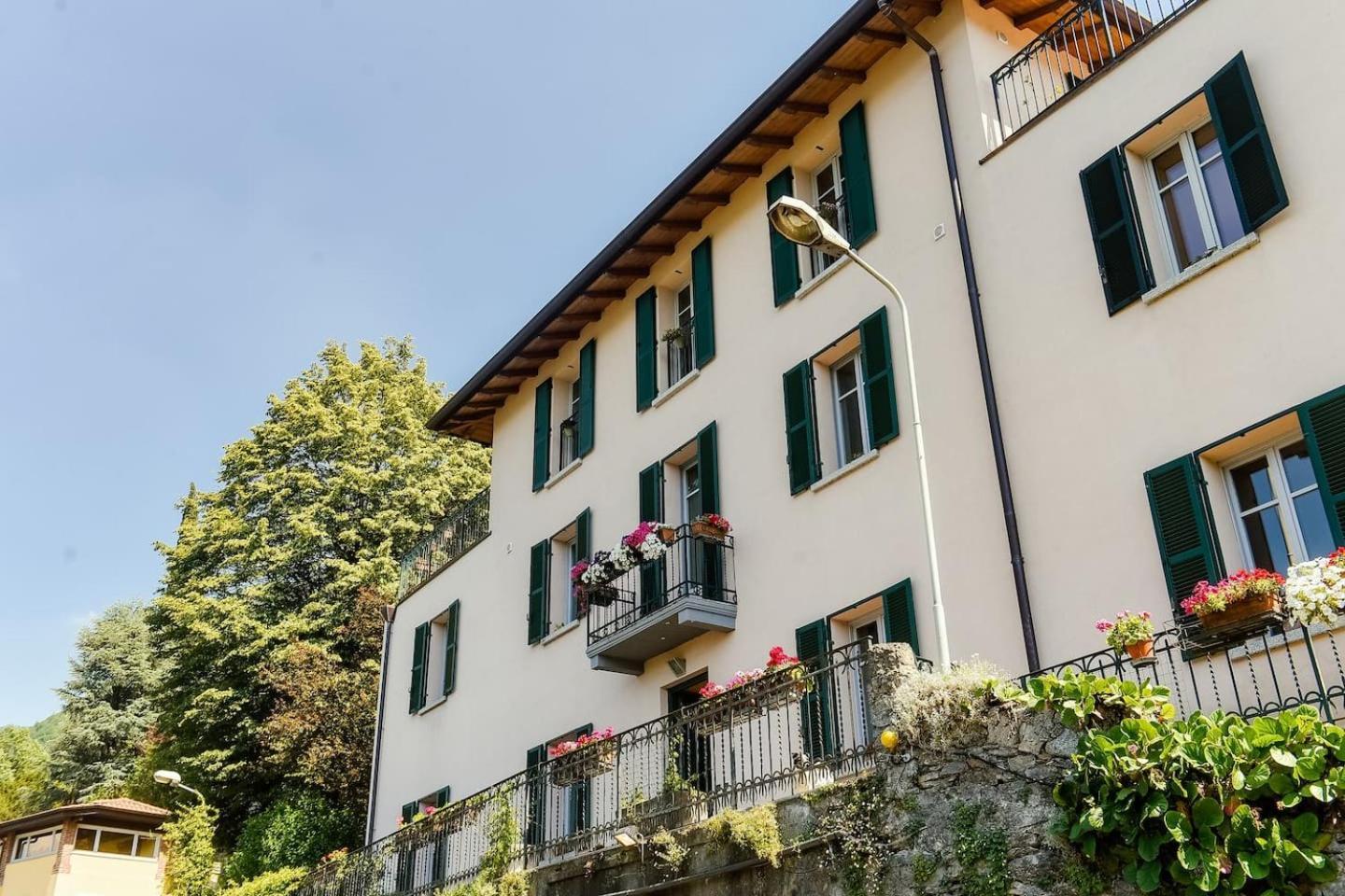 & Mountain Como
