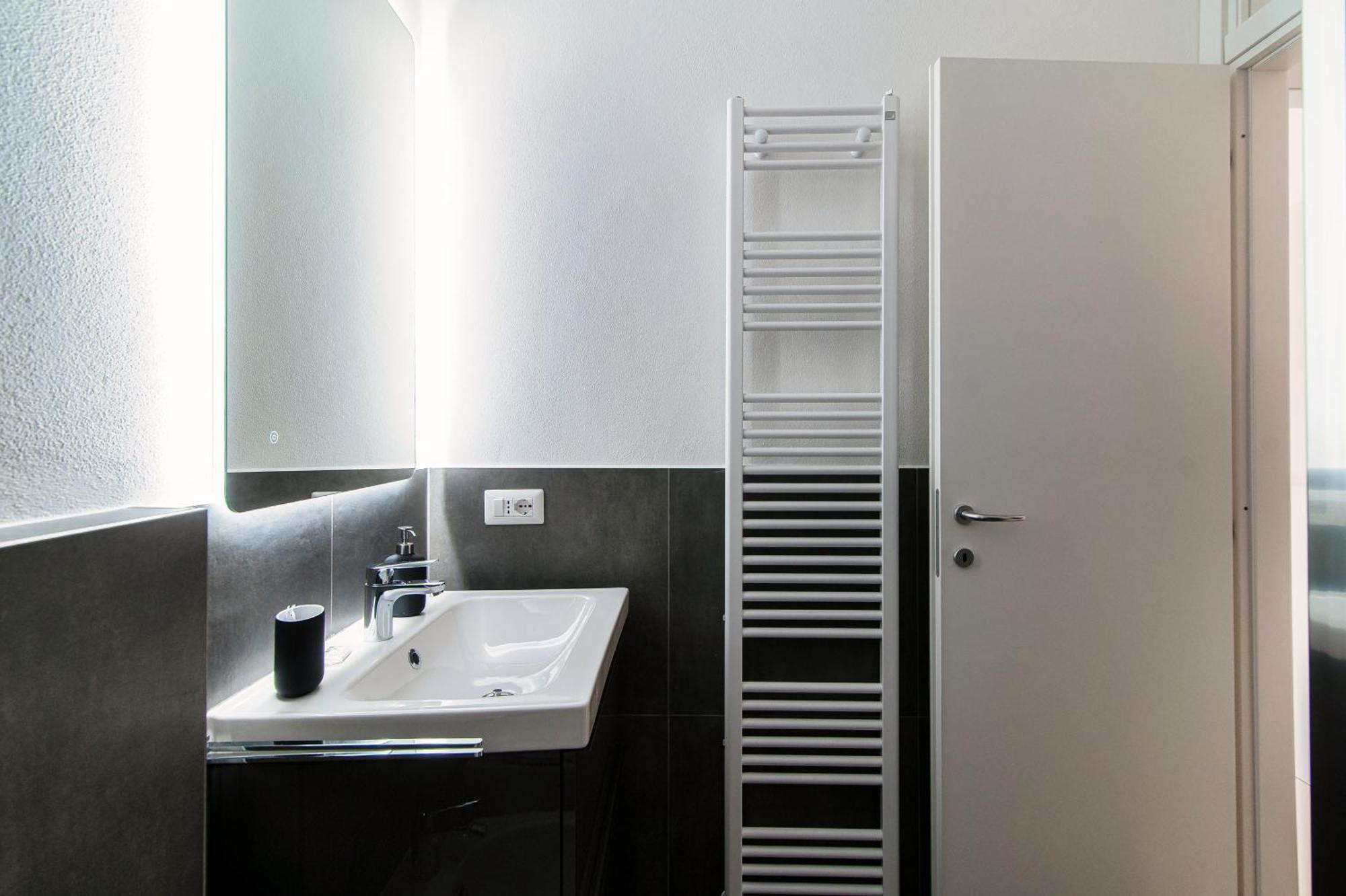 Apartment Giuliny Lovely Flat - The House Of Travelers