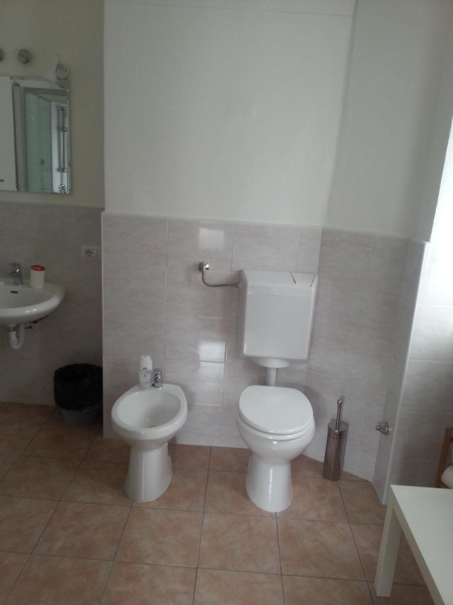 Gira Guest house