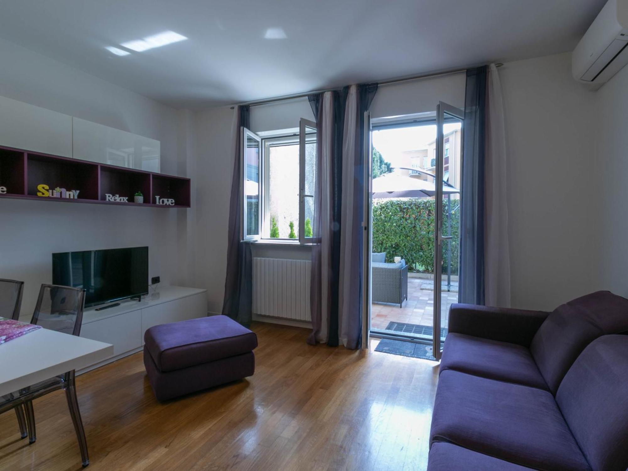 Apartment Welcomely - Violet House & Garden