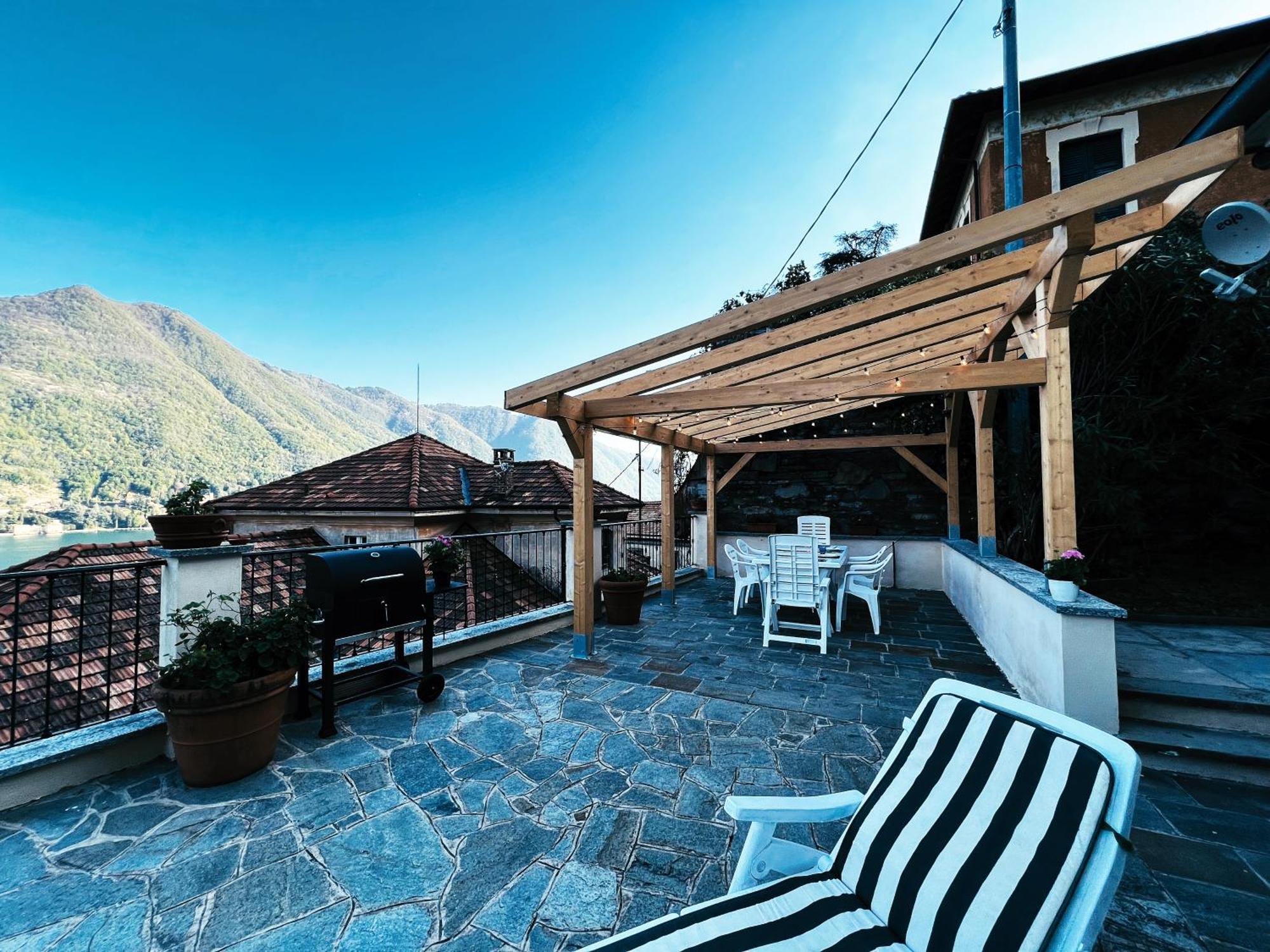 Terrace View Apartment Moltrasio