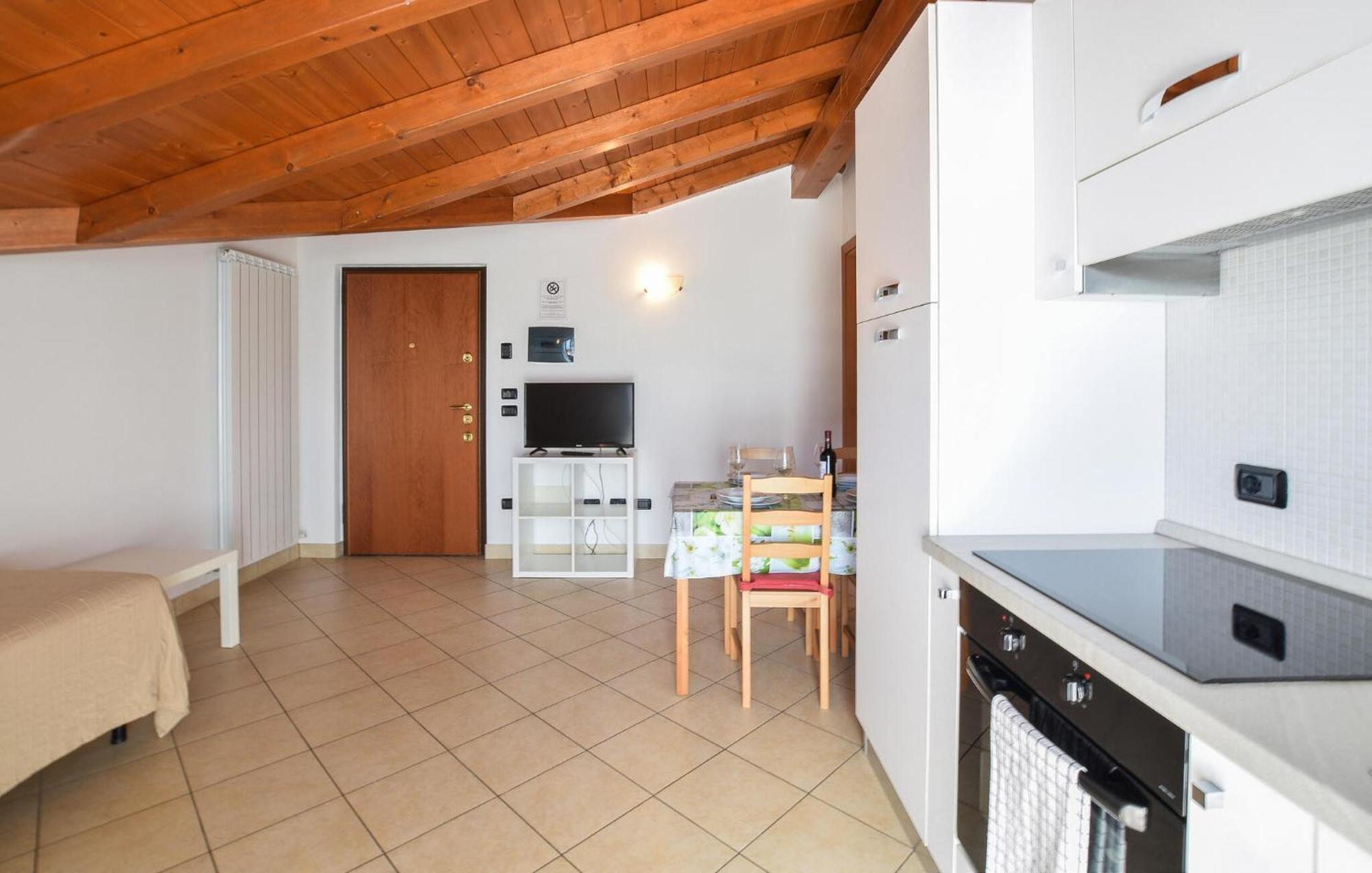 Cozy In With Kitchen Apartment