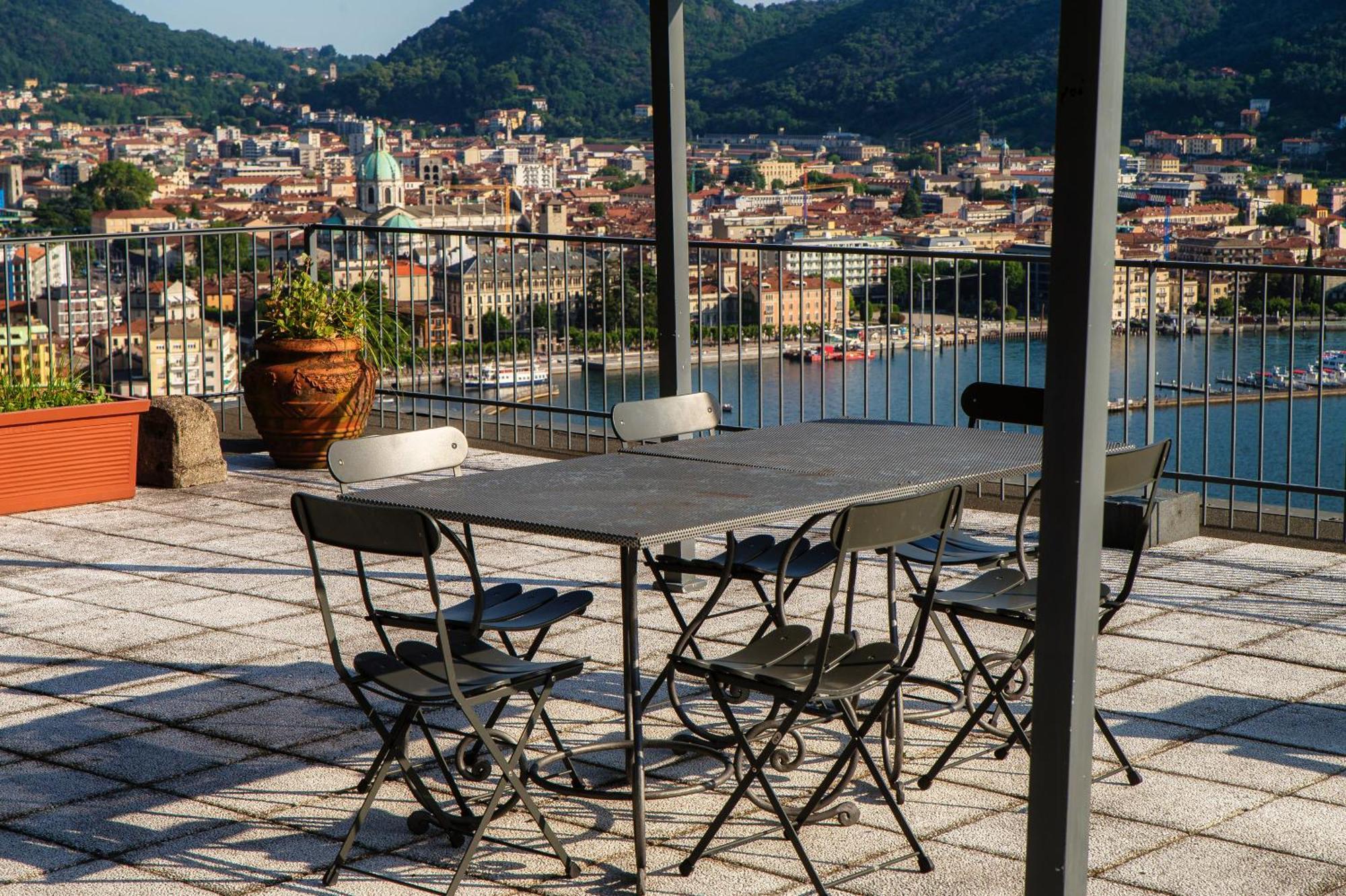 Unbelievable View - The House Of Travelers Apartment *