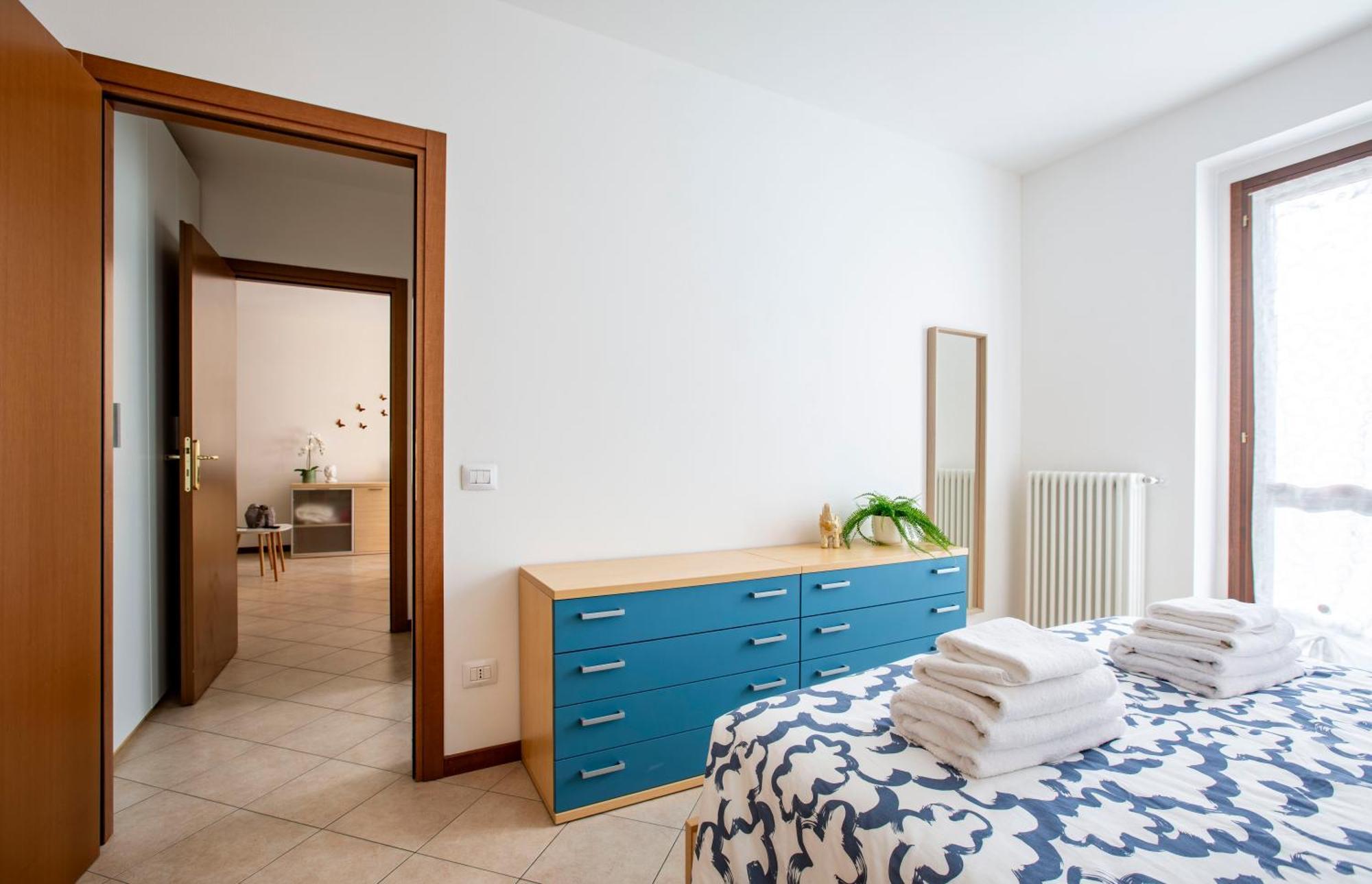 - Lakeside Bliss Apartment *