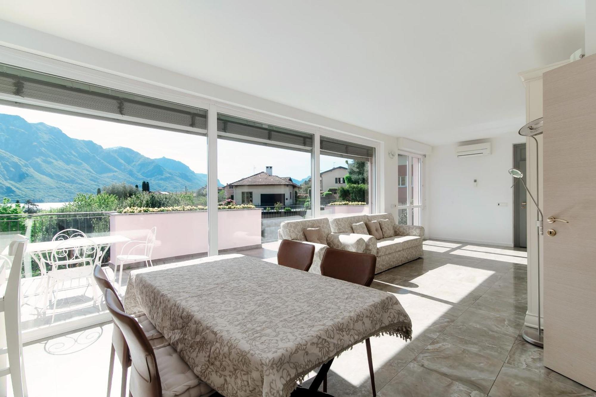 Casa Bianca - *