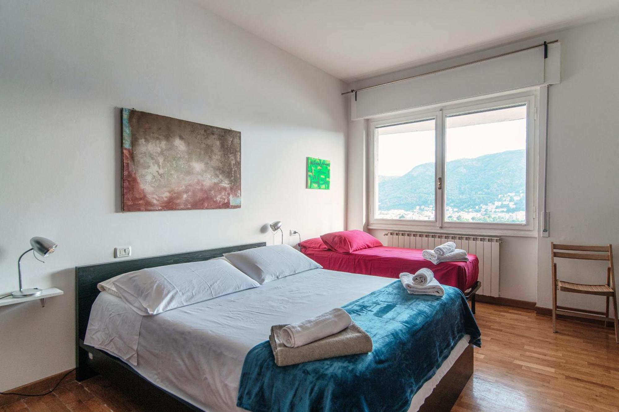 Apartment Window Flat - The House Of Travelers *