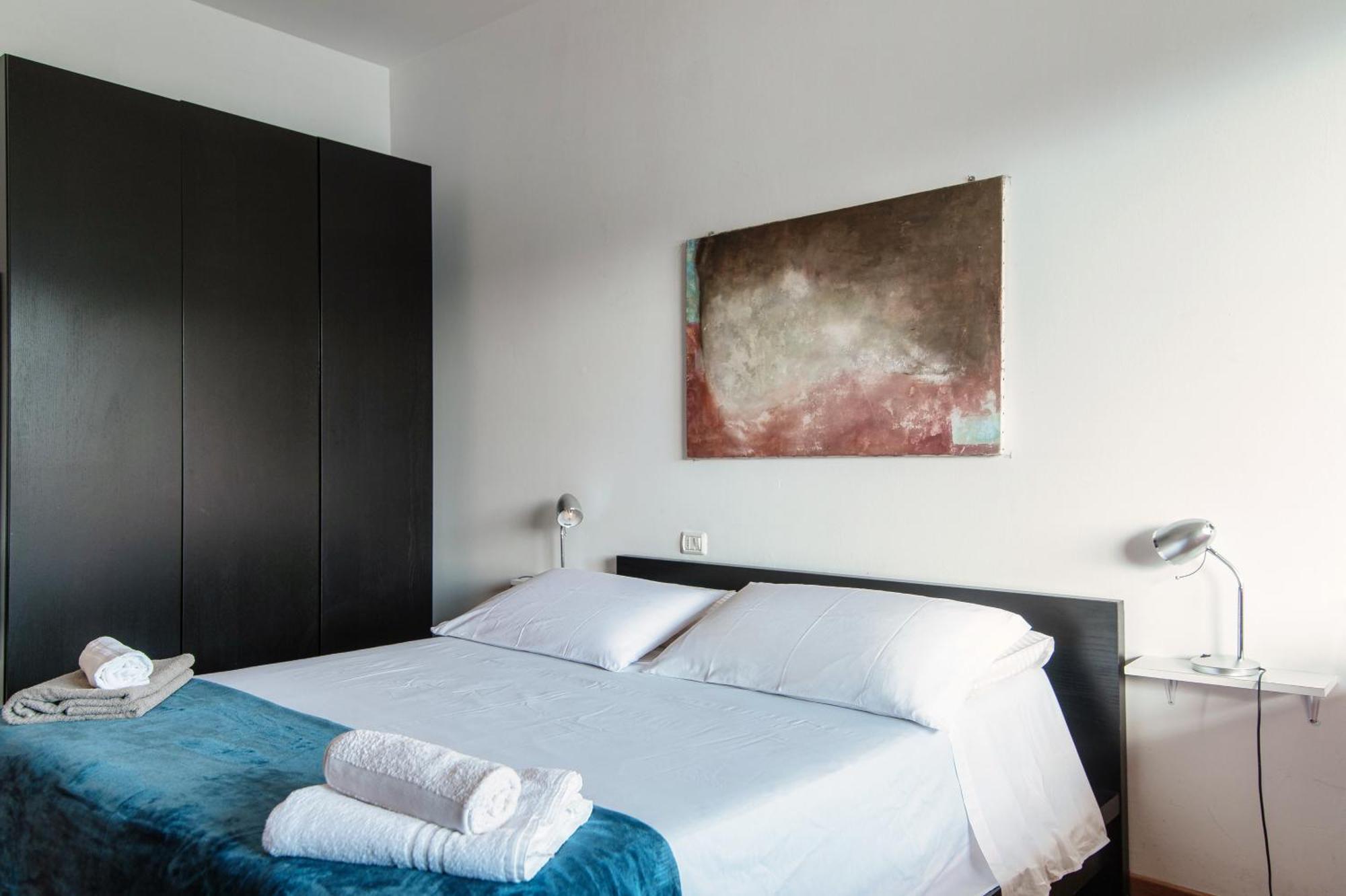 Window Flat - The House Of Travelers Apartment