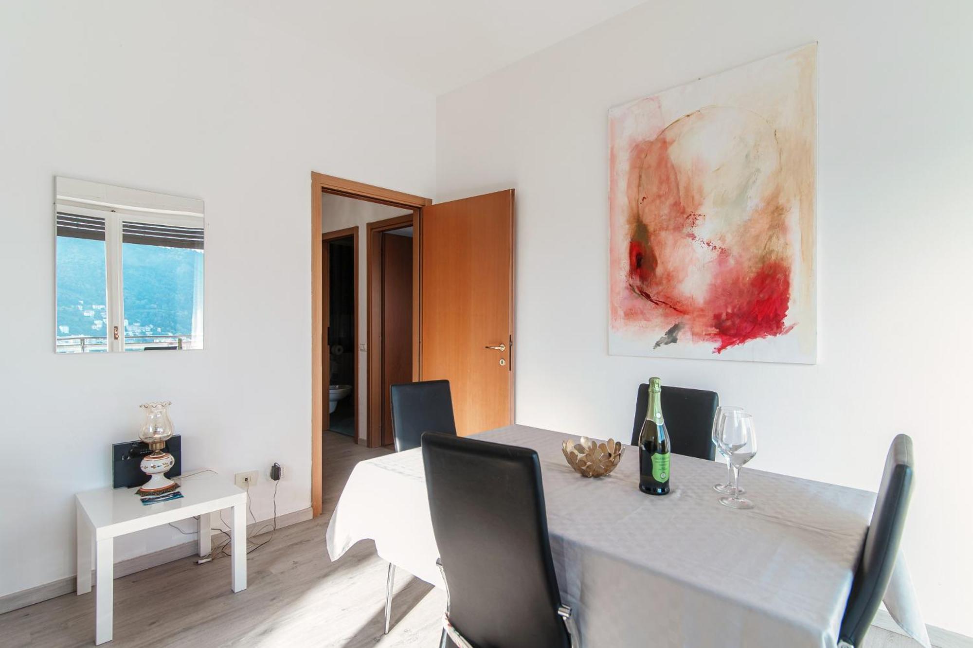 Apartment Window Flat - The House Of Travelers