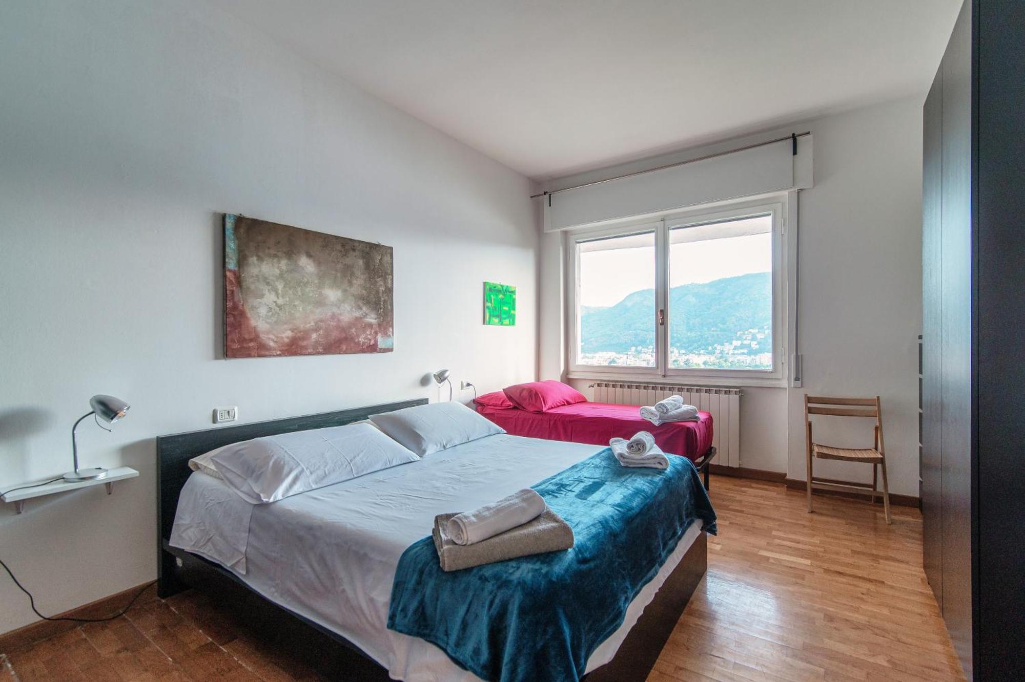 Apartment Window Flat - The House Of Travelers *
