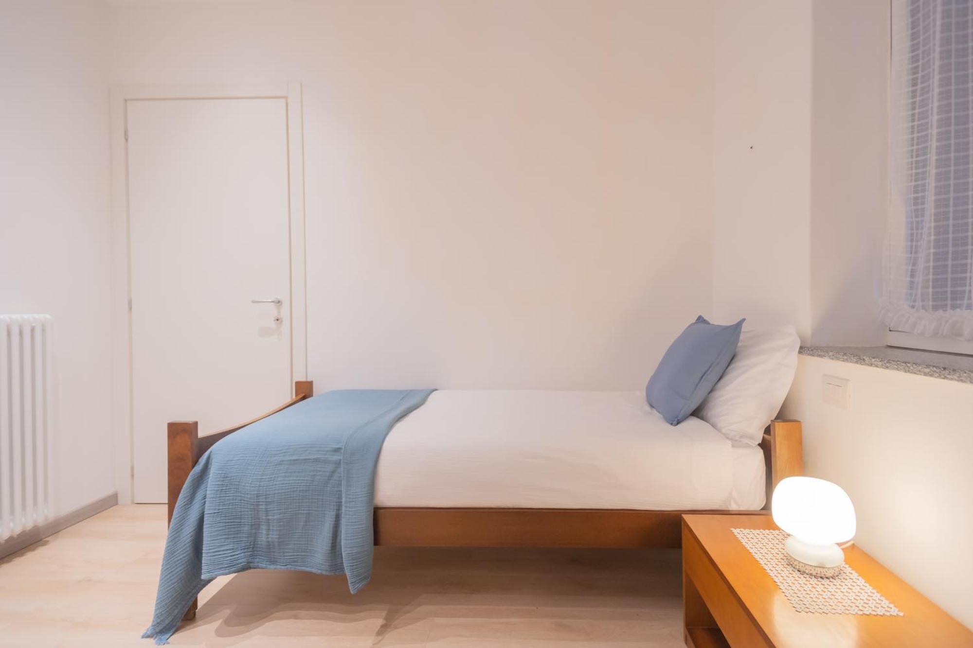 Apartment La Quiete With Private Garden By Rent Laglio