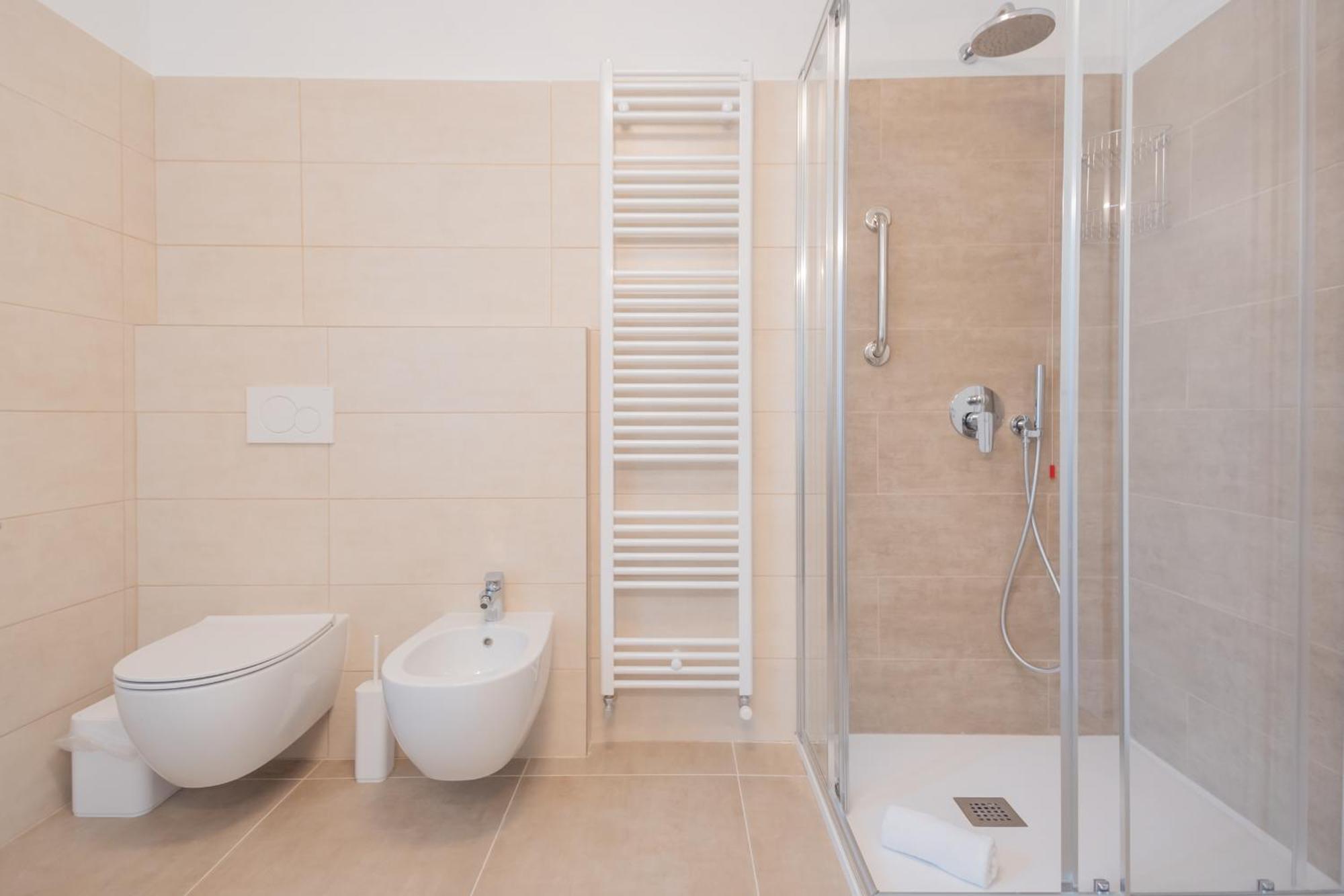 La Quiete With Private Garden By Rent Apartment Laglio