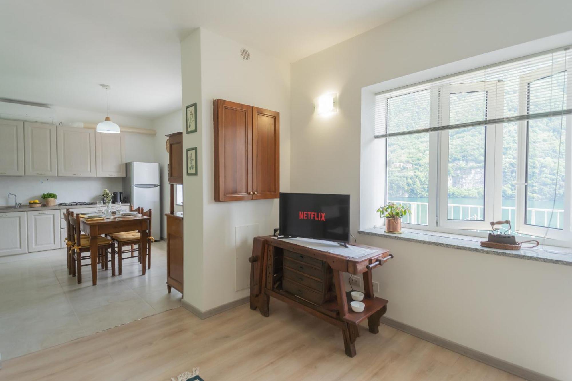 Apartment La Quiete With Private Garden By Rent Laglio