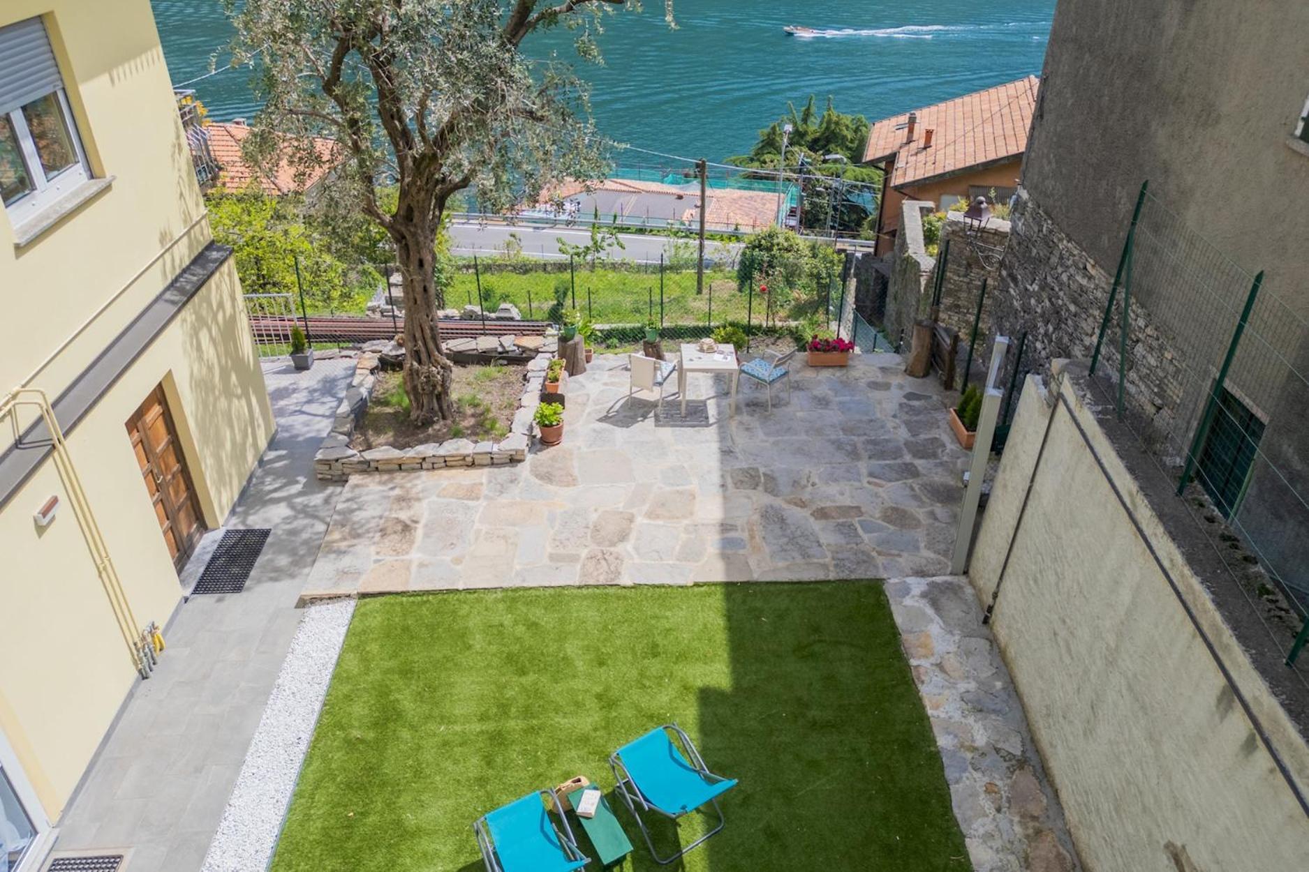 Apartment La Quiete With Private Garden By Rent Laglio