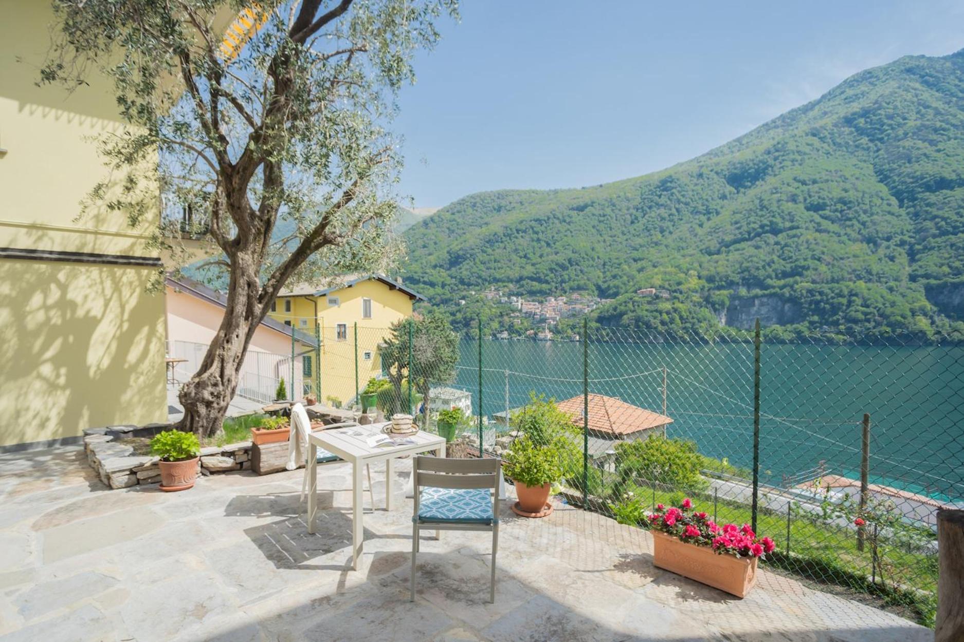 Apartment La Quiete With Private Garden By Rent Laglio